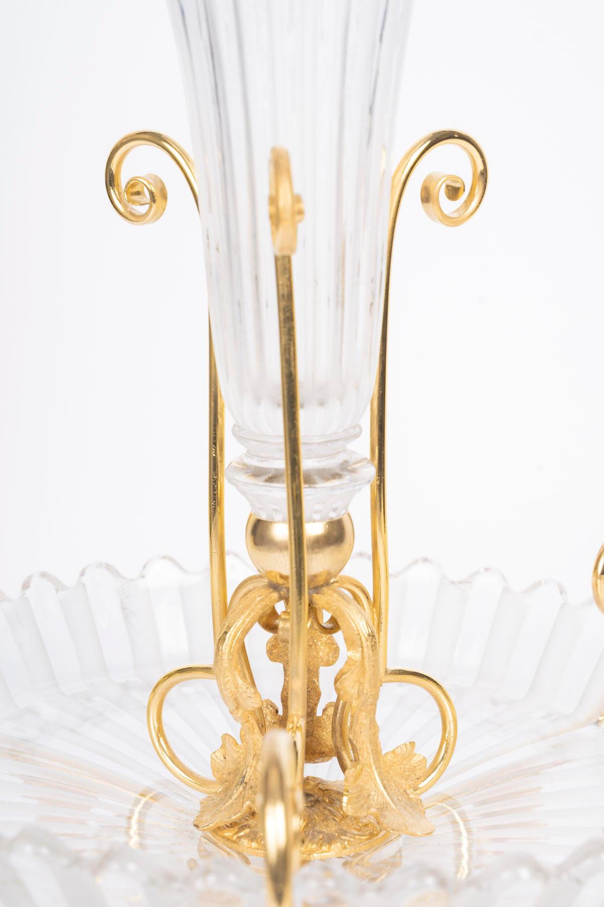 Tafelaufsatz von Maison Baccarat aus Kristall und vergoldeter Bronze, im Stil von Napoleon III, Anfang des 20. Jahrhunderts.

Tafelaufsatz von Baccarat im Stil von Napoleon III, Anfang 20. Jahrhundert, aus Kristall und vergoldeter Bronze.

H: 43cm,