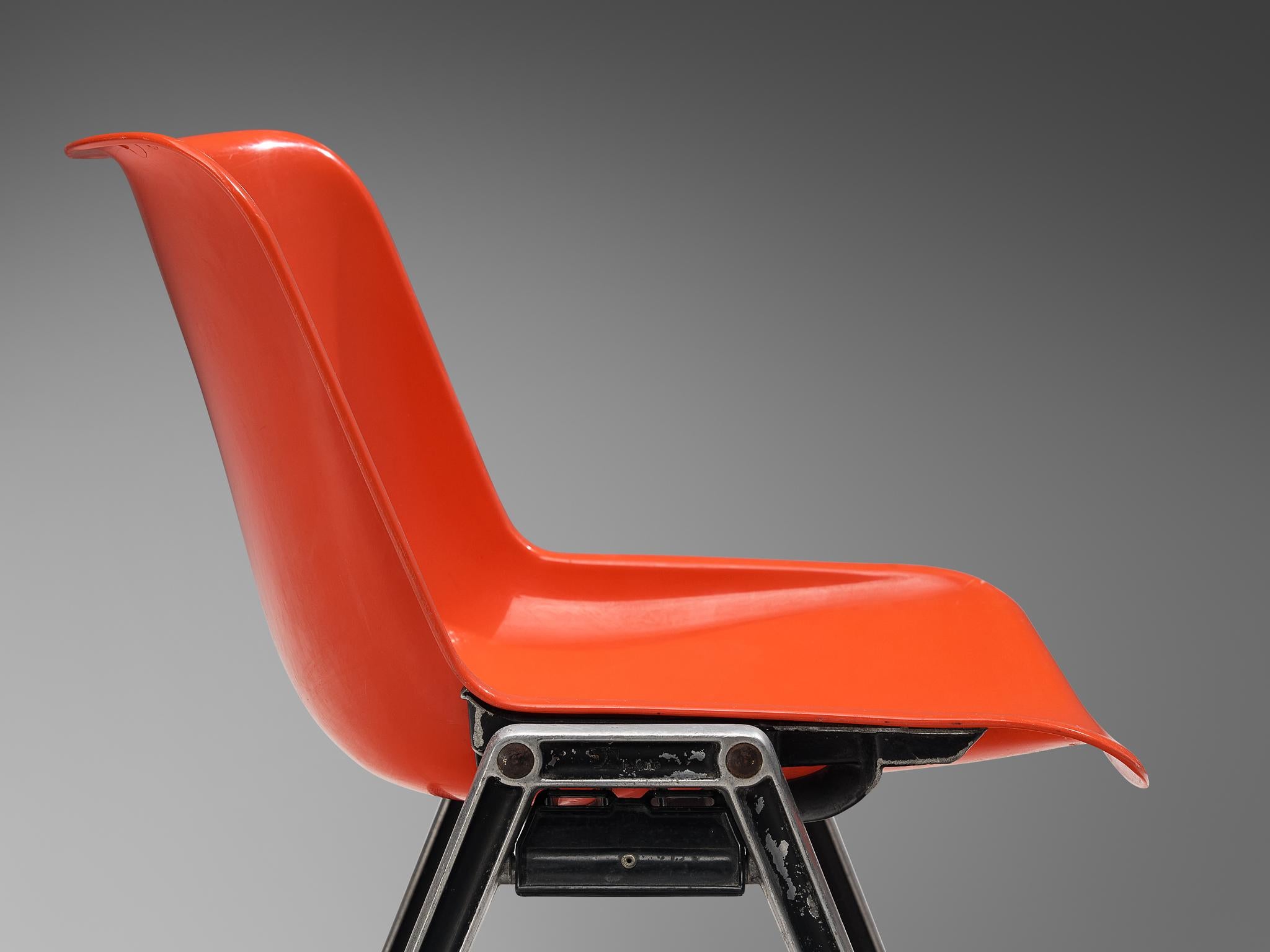 Centro Progetti Tecno Satz von acht stapelbaren 'Modus'-Stühlen im Angebot 3