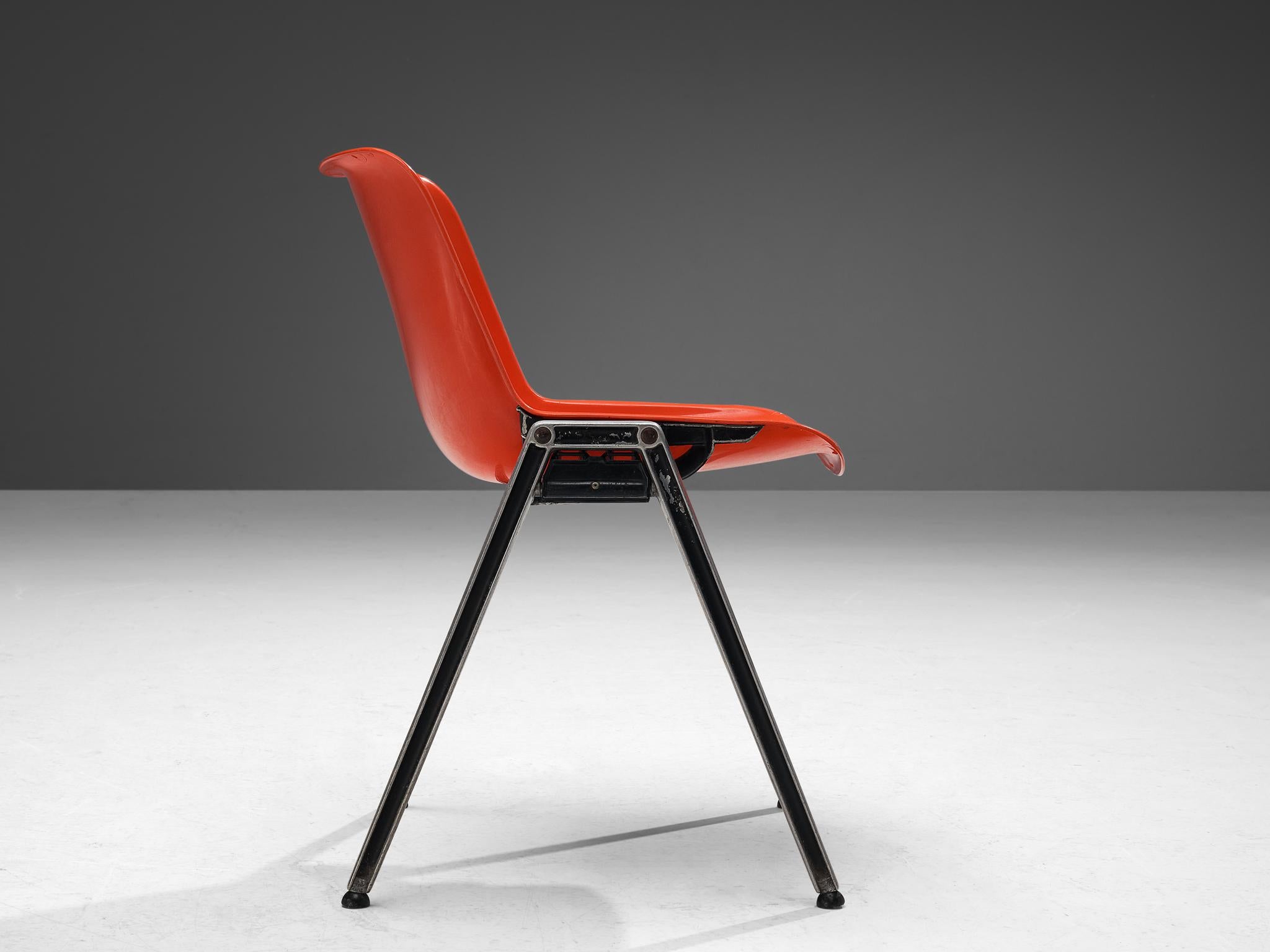 Centro Progetti Tecno Satz von acht stapelbaren 'Modus'-Stühlen (Metall) im Angebot