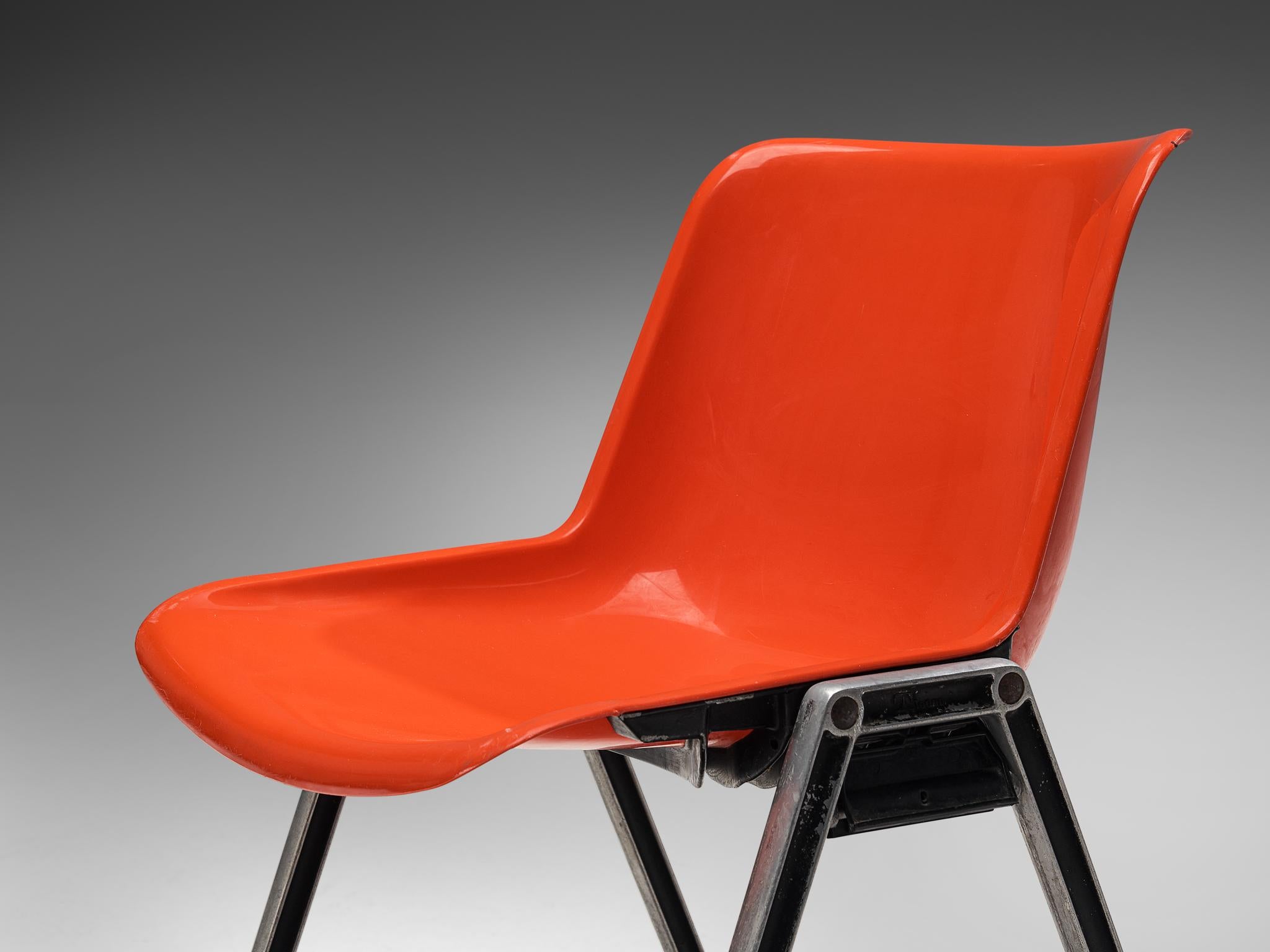 Centro Progetti Tecno Satz von acht stapelbaren 'Modus'-Stühlen im Angebot 1
