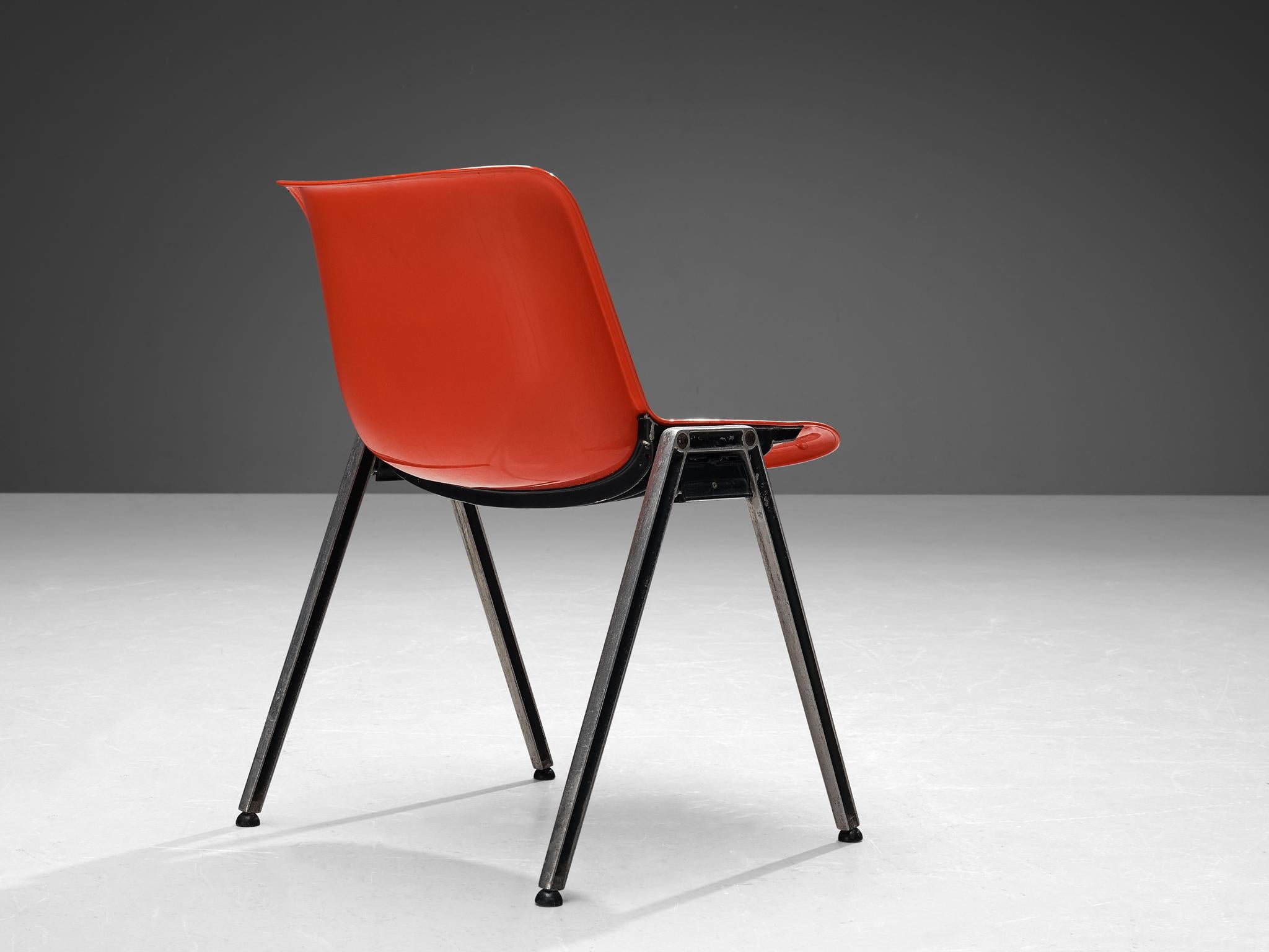 Centro Progetti Tecno Satz von acht stapelbaren 'Modus'-Stühlen im Angebot 2