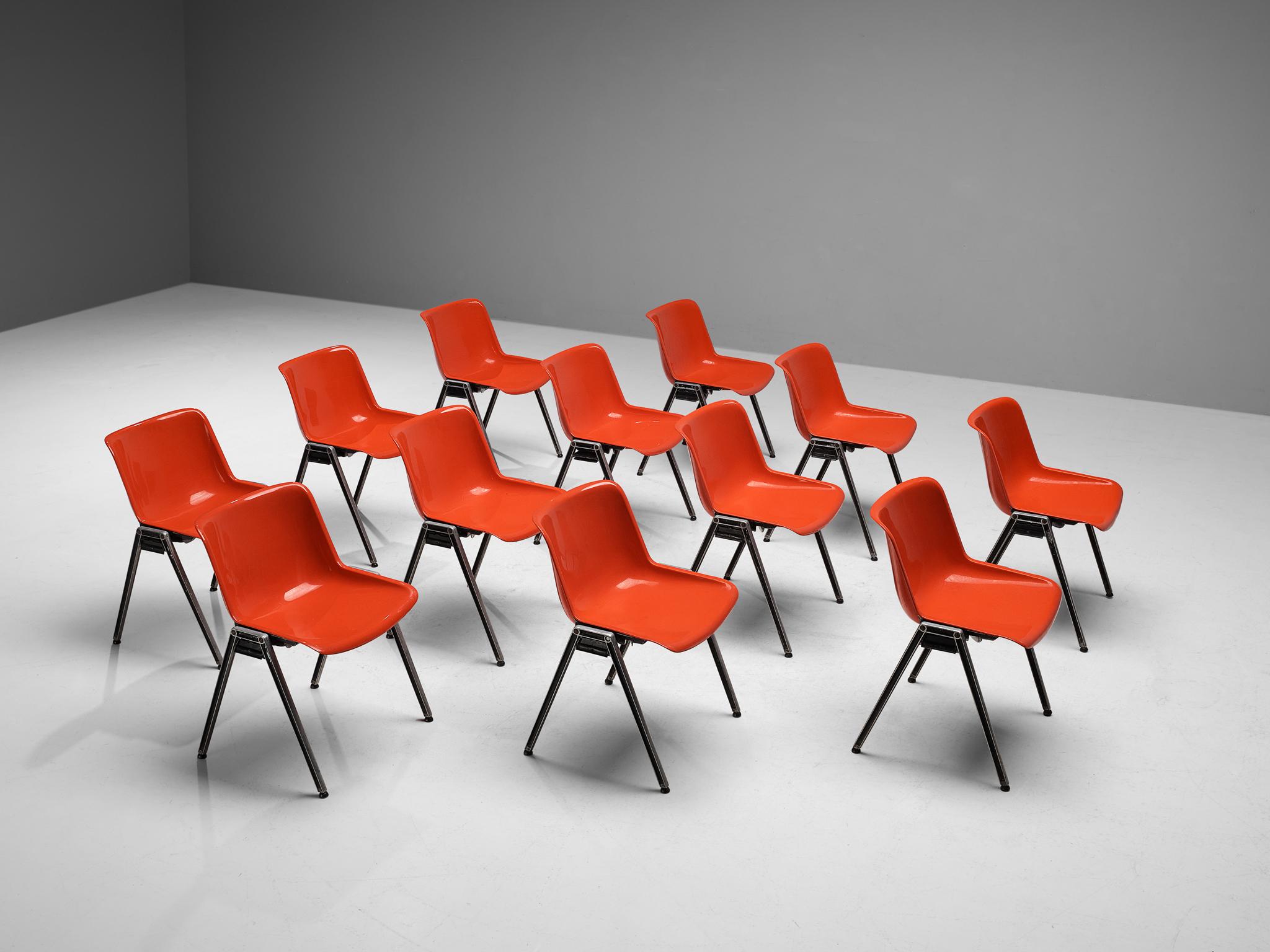 Centro Progetti Tecno Zwölf stapelbare 'Modus'-Stühle  im Angebot 3