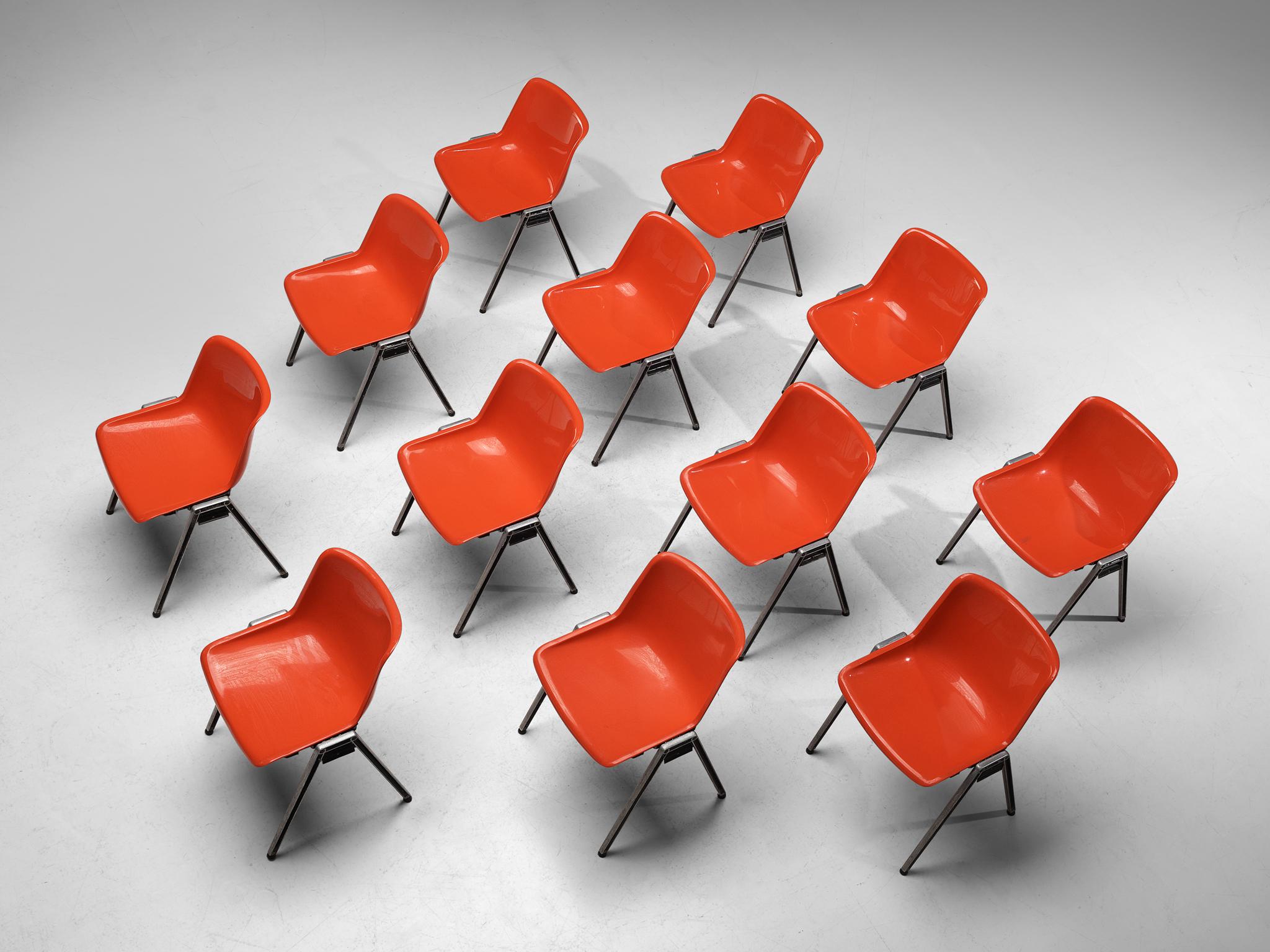 Centro Progetti Tecno Ensemble de douze chaises 'Modus' empilables  en vente 6