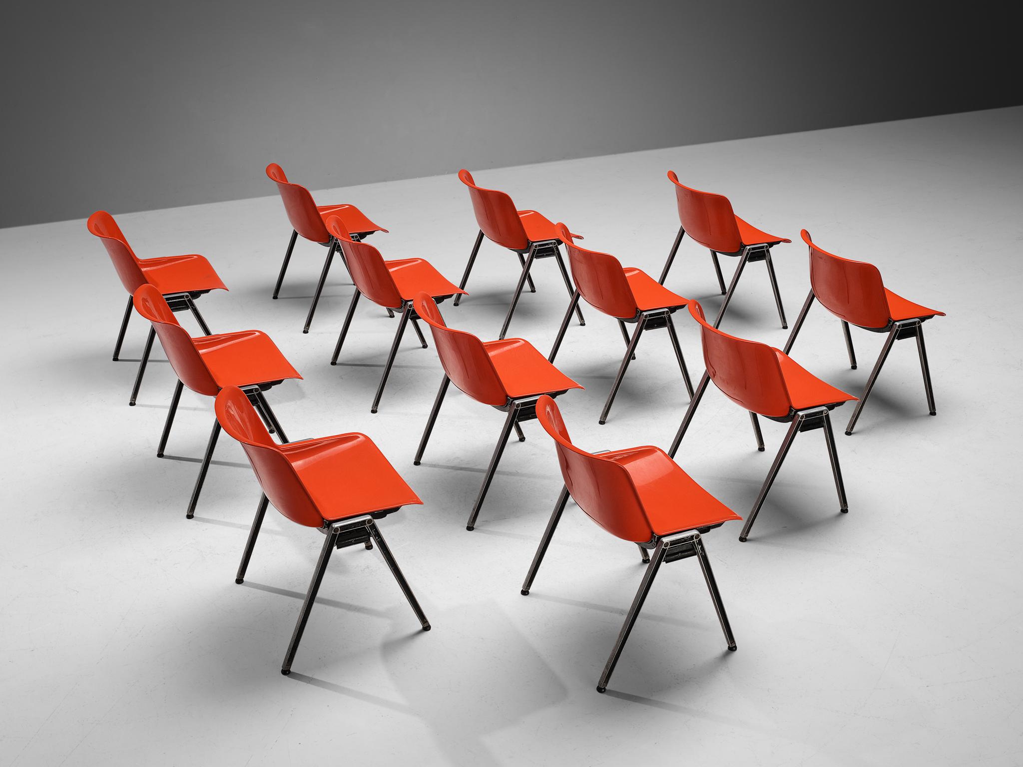 Fin du 20e siècle Centro Progetti Tecno Ensemble de douze chaises 'Modus' empilables  en vente