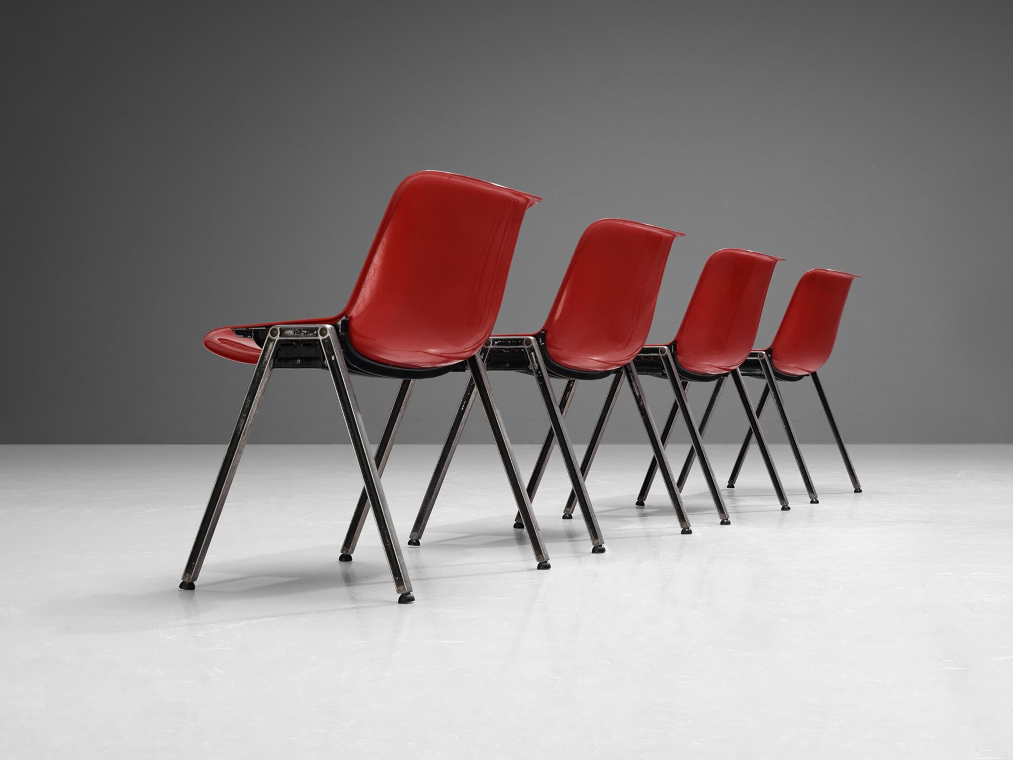 Centro Progetti Tecno, stapelbare Stühle Modell 'Modus', Nylon / Kunststoff, Aluminium, Metall, Italien, 1970er Jahre.

Von Centro Progetti Tecno entworfene hochfunktionelle Stühle, die zum Sitzsystem Modus gehören, dem ersten Projekt, das von CPT