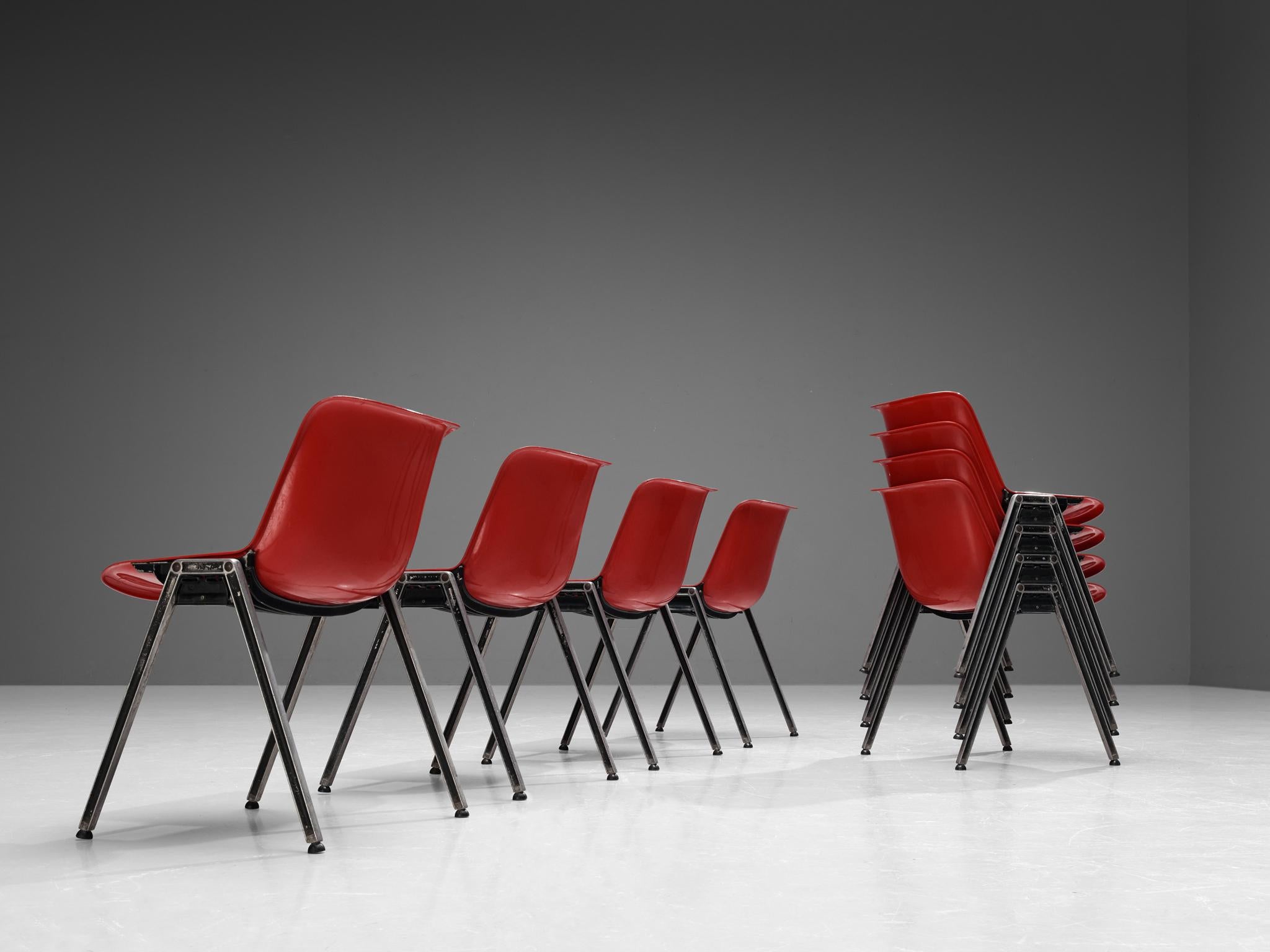Centro Progetti Tecno Stapelbare Stühle 'Modus' in Rot (Metall) im Angebot