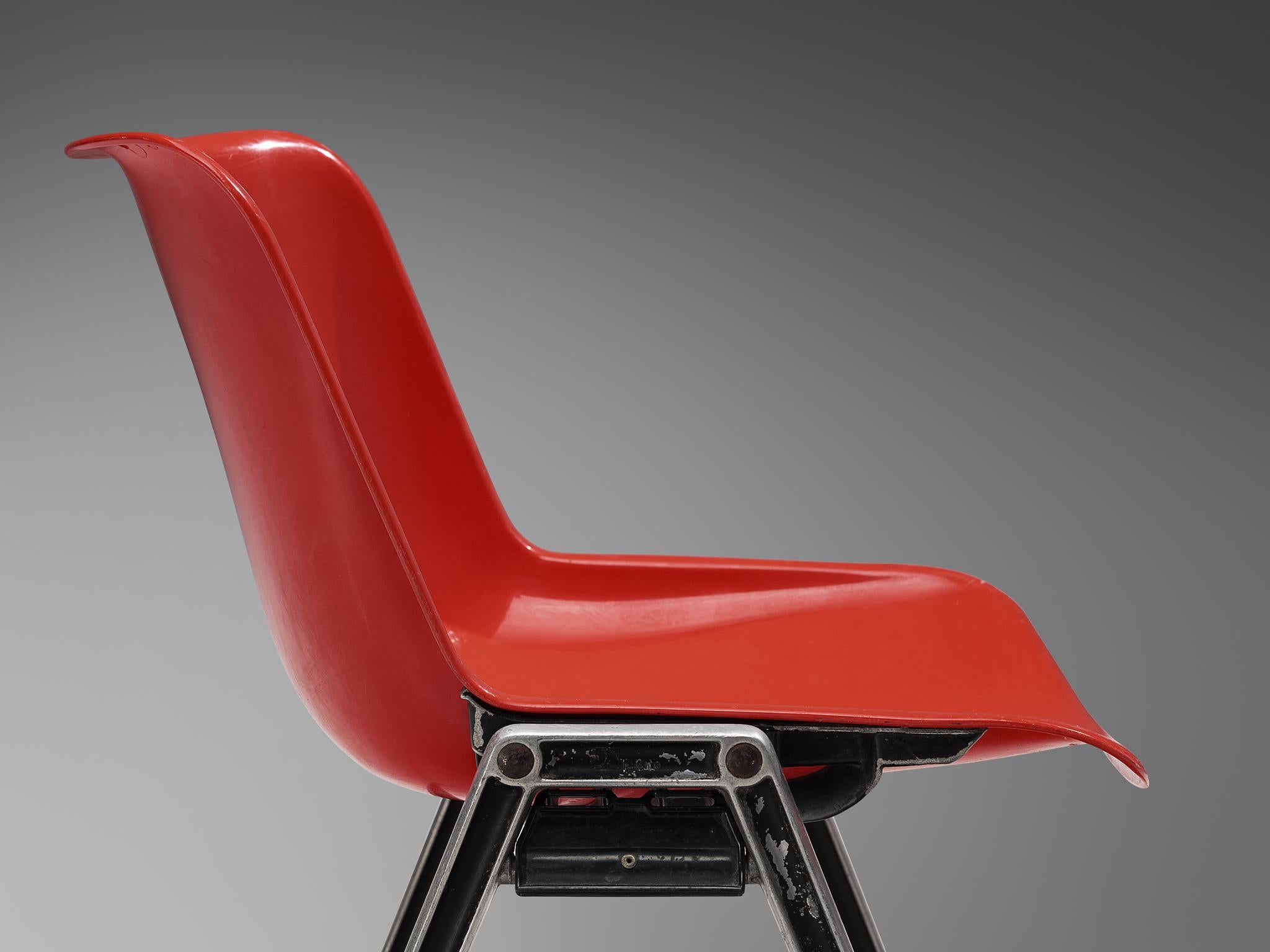 Centro Progetti Tecno Stapelbare Stühle 'Modus' in Rot im Angebot 1