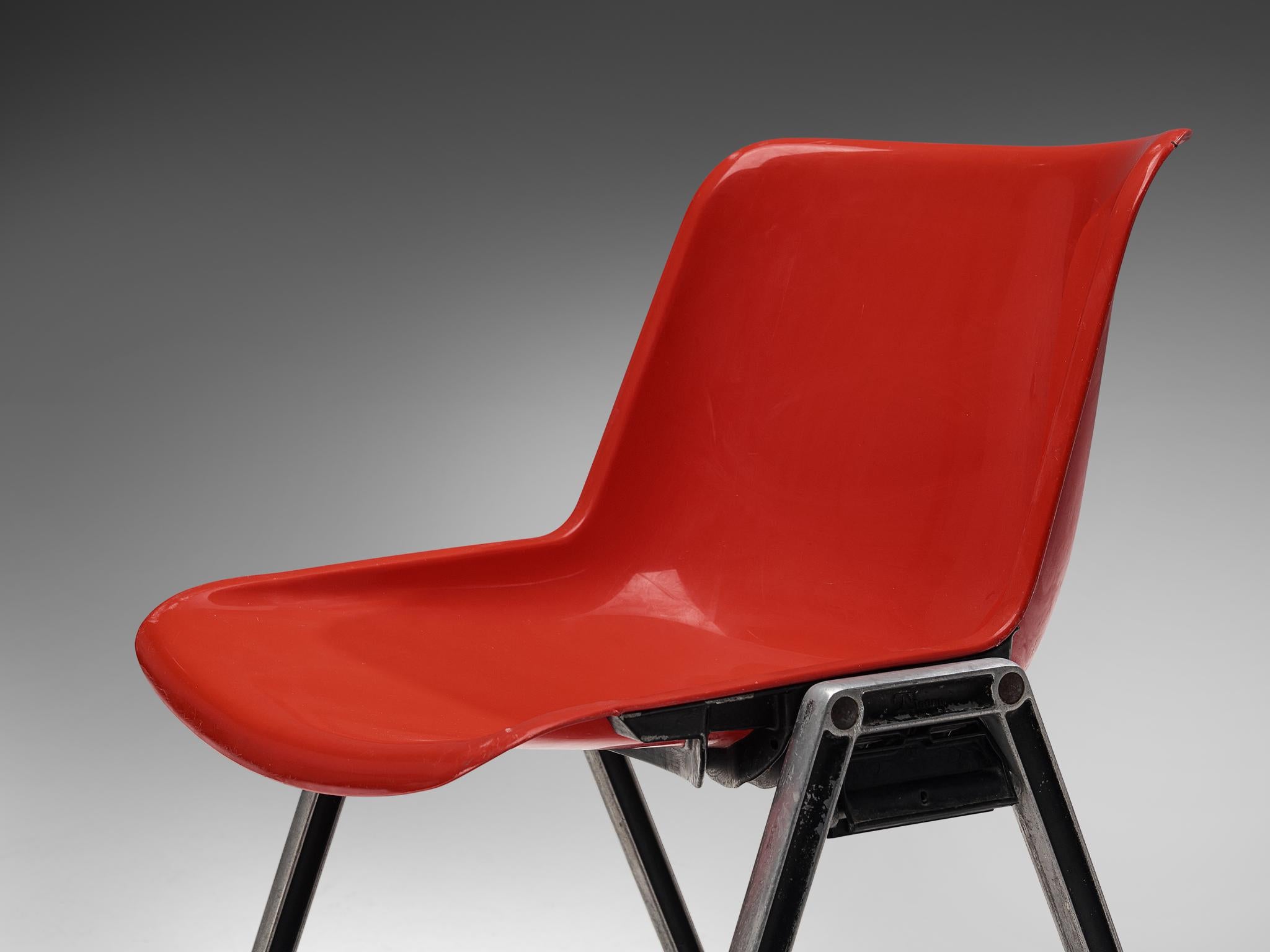 Centro Progetti Tecno Stapelbare Stühle 'Modus' in Rot im Angebot 1