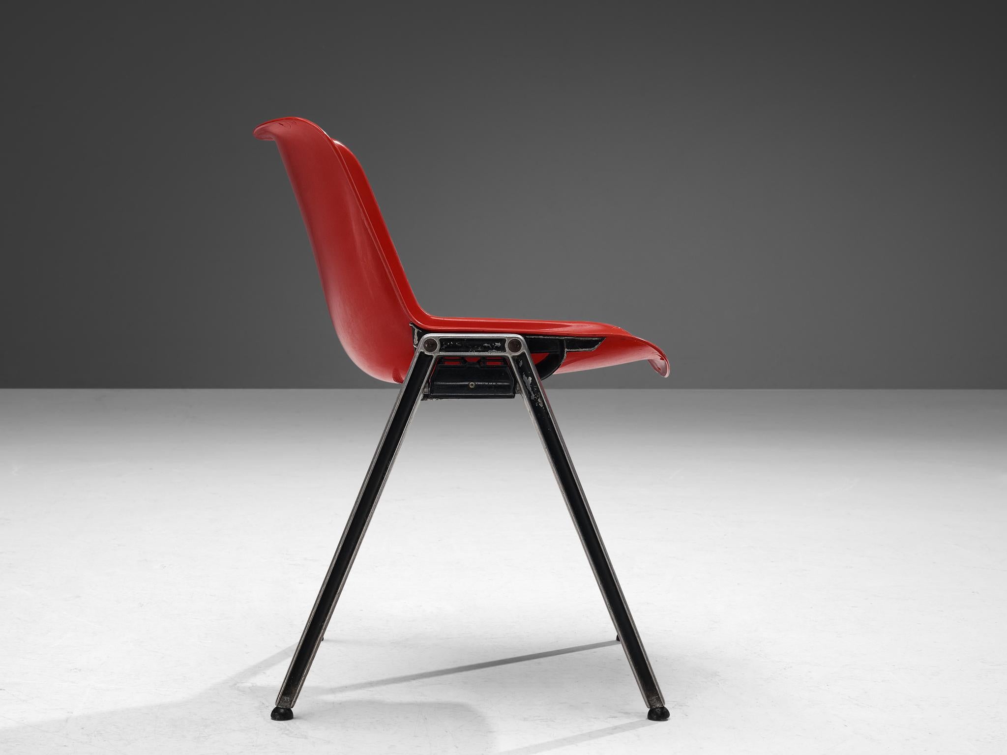 Centro Progetti Tecno Stapelbare Stühle 'Modus' in Rot im Angebot 3