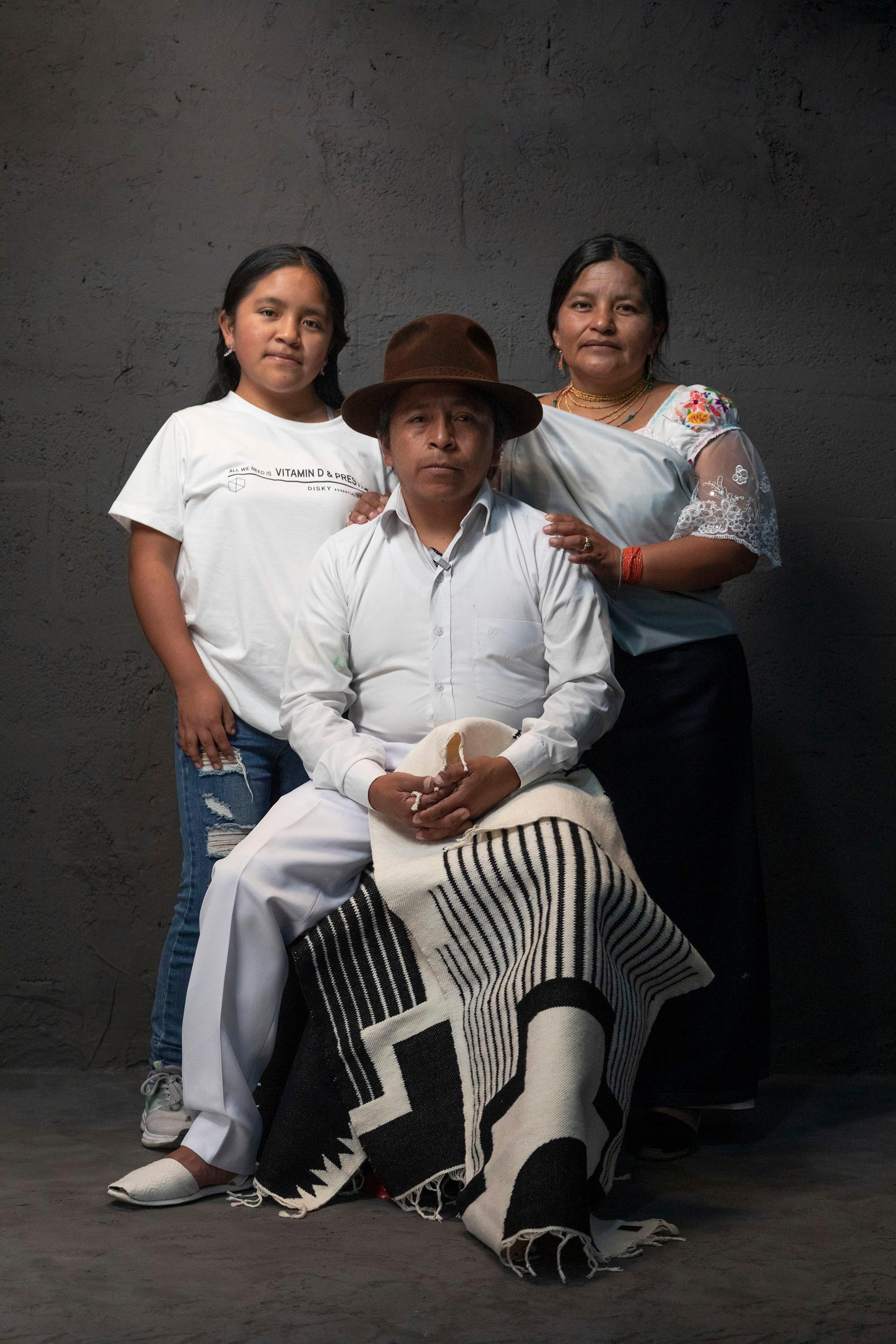 CENTRO Tapiz Tejido a Mano de Lana de Oveja, Bronce Envejecido Soporte de Pared, Negro y Marfil en venta 2