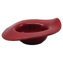 Centrotavola in Ceramica Rossa Ondulata a Forma di Cappello, Italia 1970s