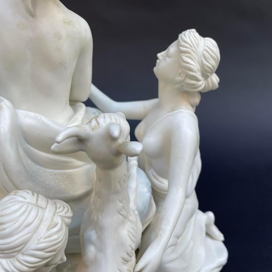 20. Jahrhundert Biskuit weißes Porzellan Tafelaufsatz Mythologische Skulpturengruppe im Angebot 1