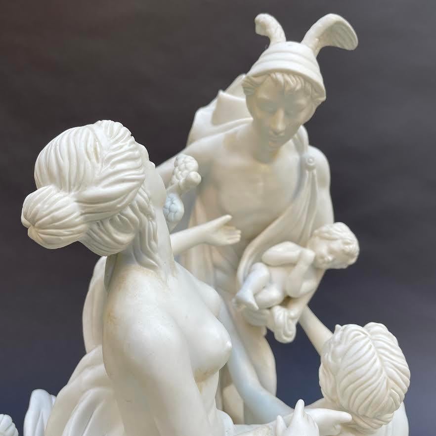 20. Jahrhundert Biskuit weißes Porzellan Tafelaufsatz Mythologische Skulpturengruppe im Angebot 4