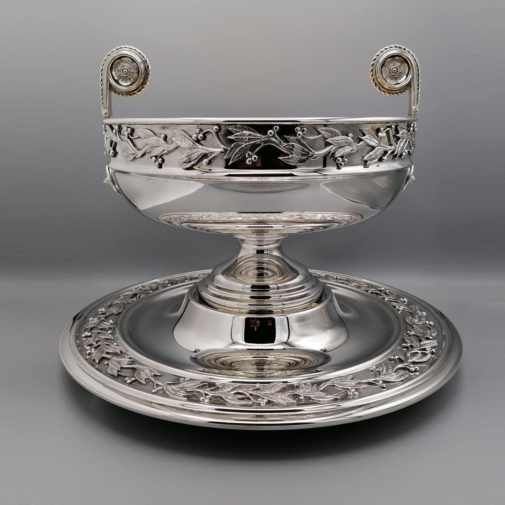 Italian centerpiece with solid silver plate in Renaissance style  In Excellent Condition For Sale In VALENZA, IT