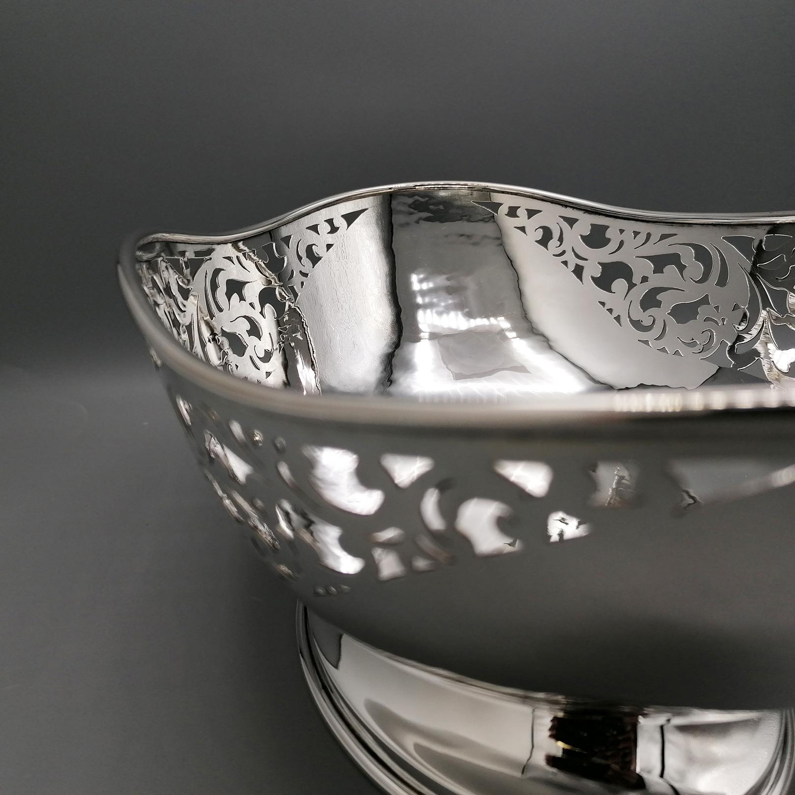 Contemporary Centrotavola ovale in argento massiccio For Sale