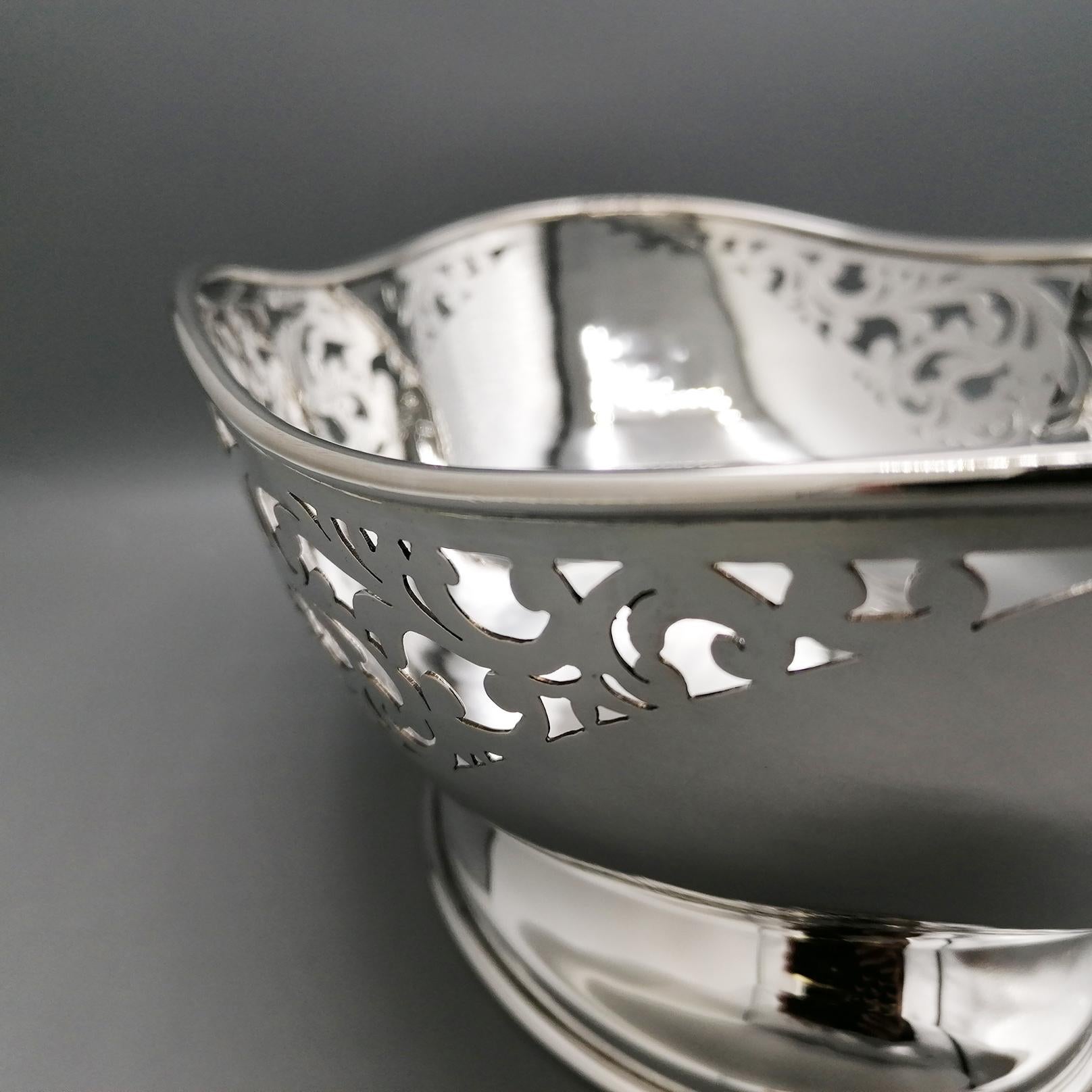 Silver Centrotavola ovale in argento massiccio For Sale