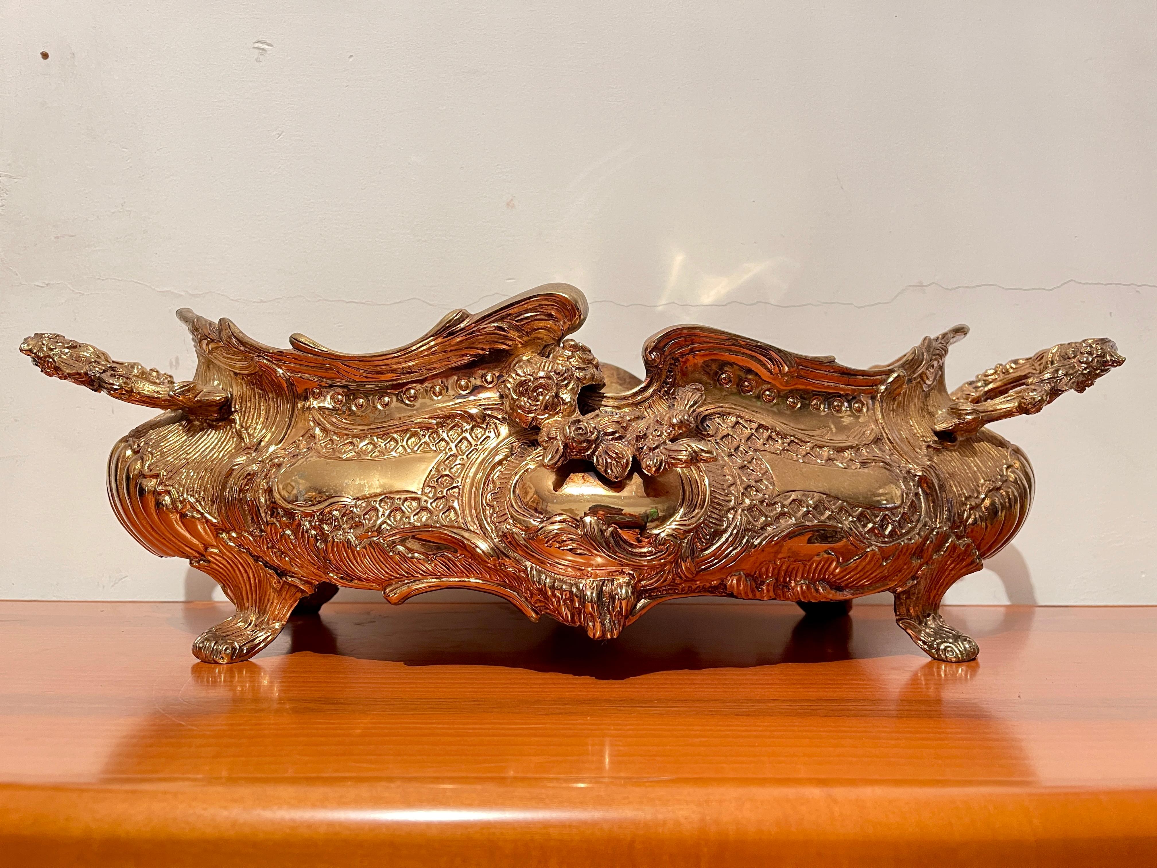 Bronzo Centrotavola ovale in bronzo stile francese luigi XV anni '90 in vendita
