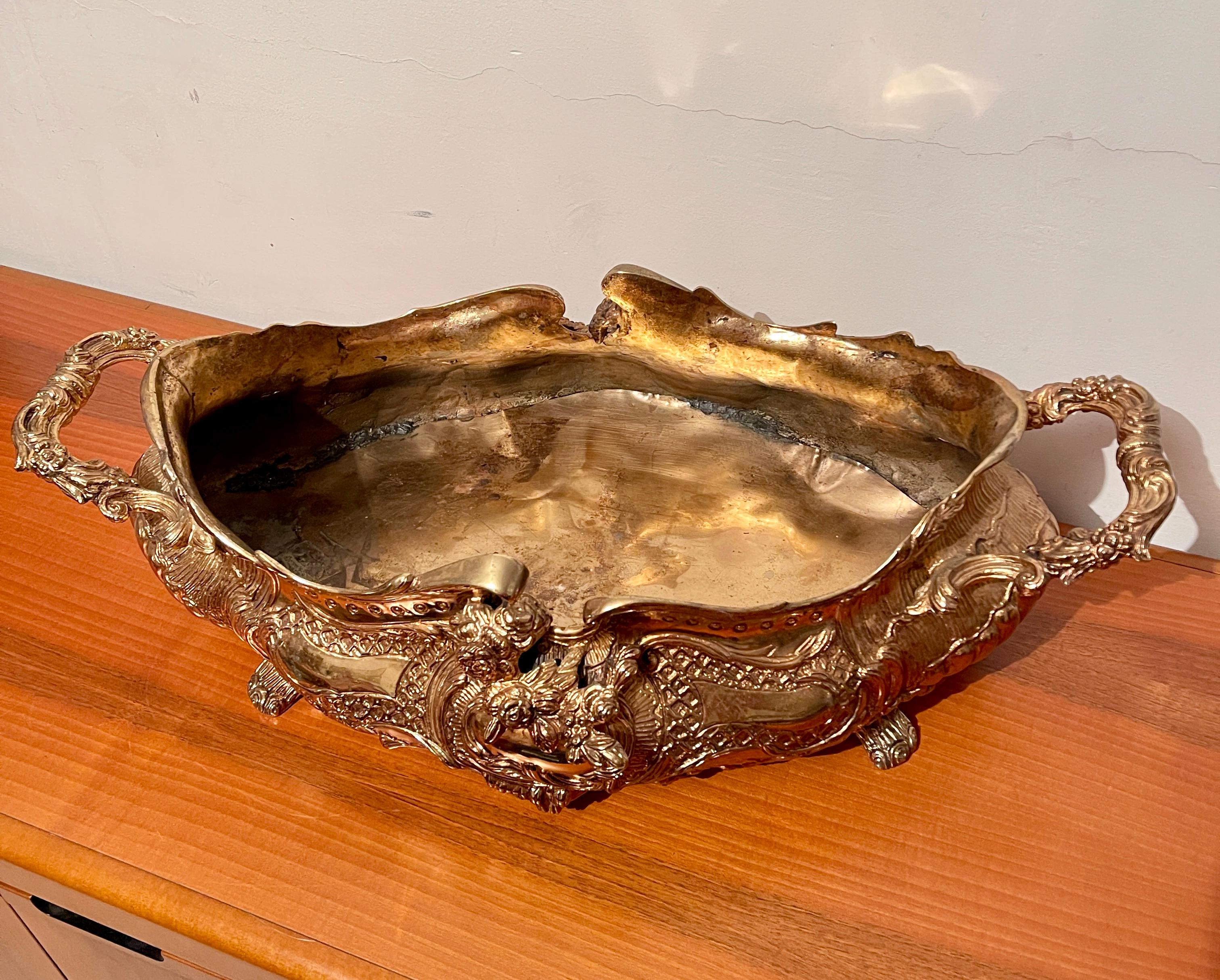 Centrotavola ovale in bronzo stile francese luigi XV anni '90 in vendita 1