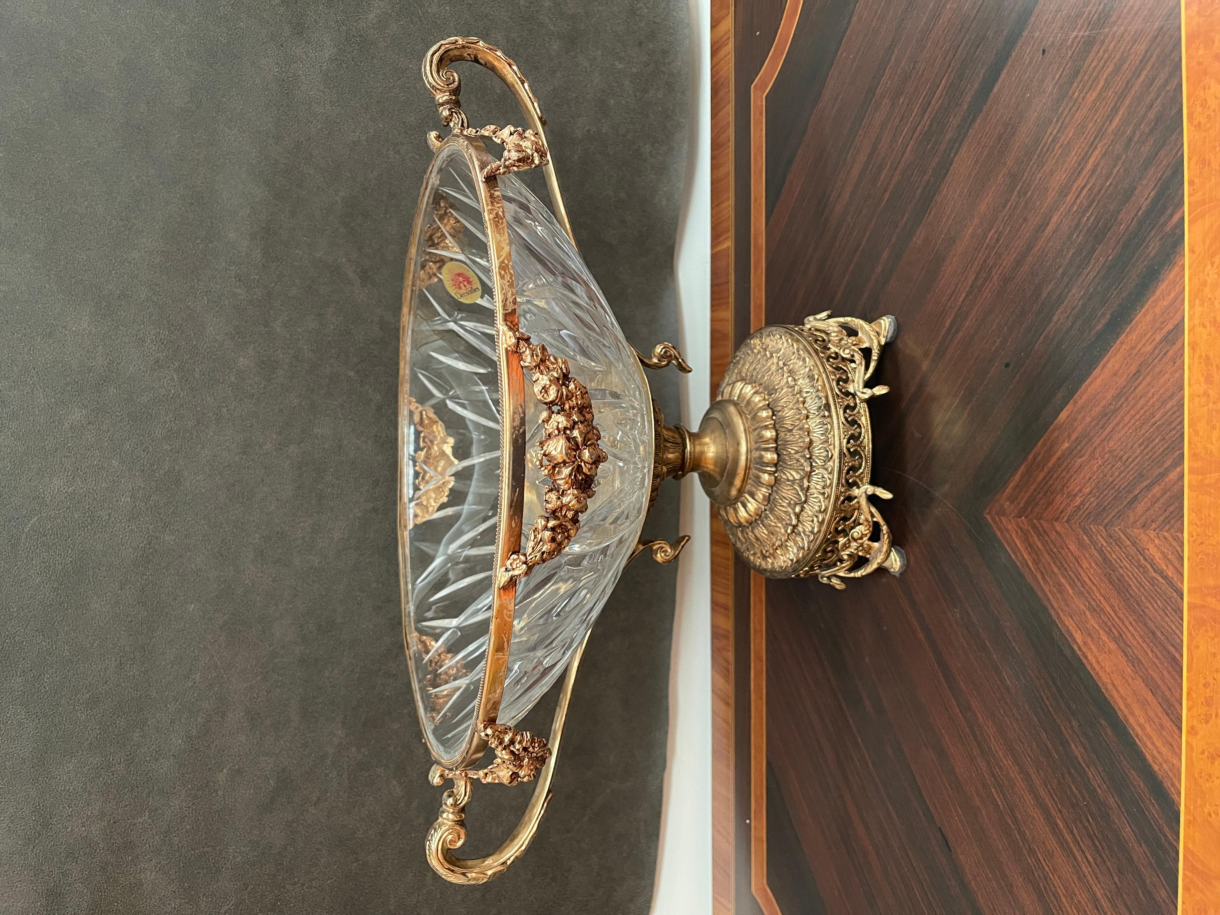 Centrotavola rinascimentale di versailles in bronzo e cristallo anni '70 im Angebot 4