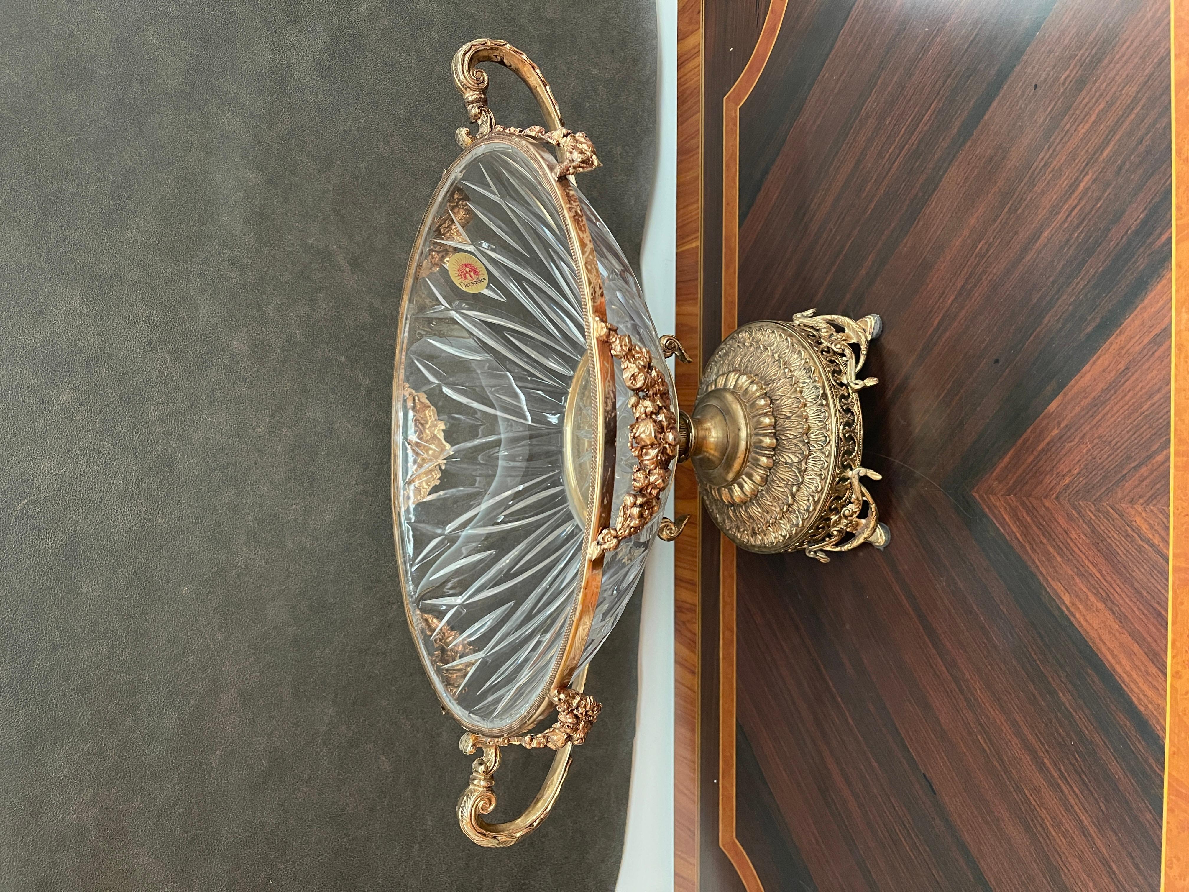 Centrotavola rinascimentale di versailles in bronzo e cristallo anni '70 im Angebot 5