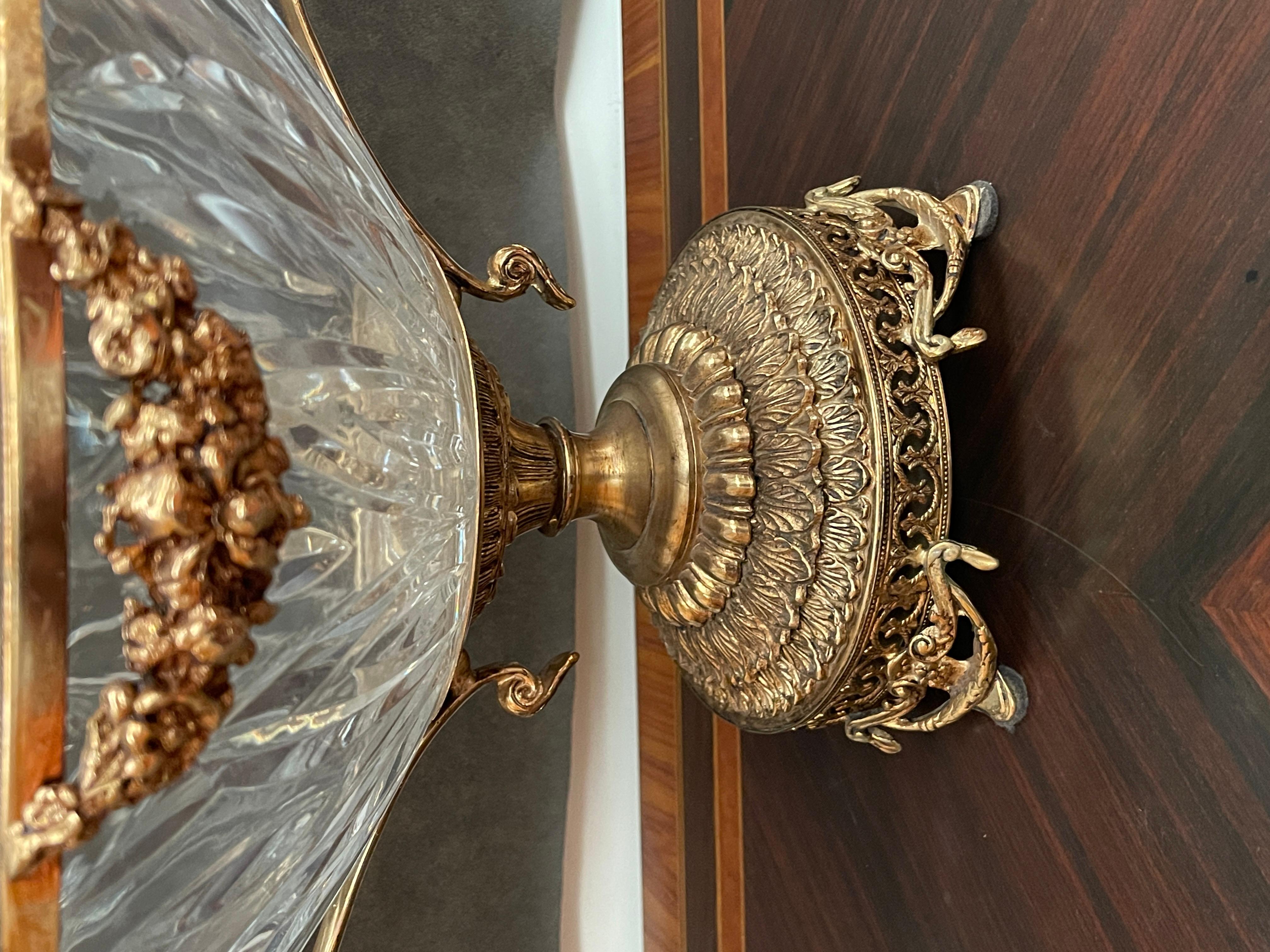 Centrotavola rinascimentale di versailles in bronzo e cristallo anni '70 im Angebot 7