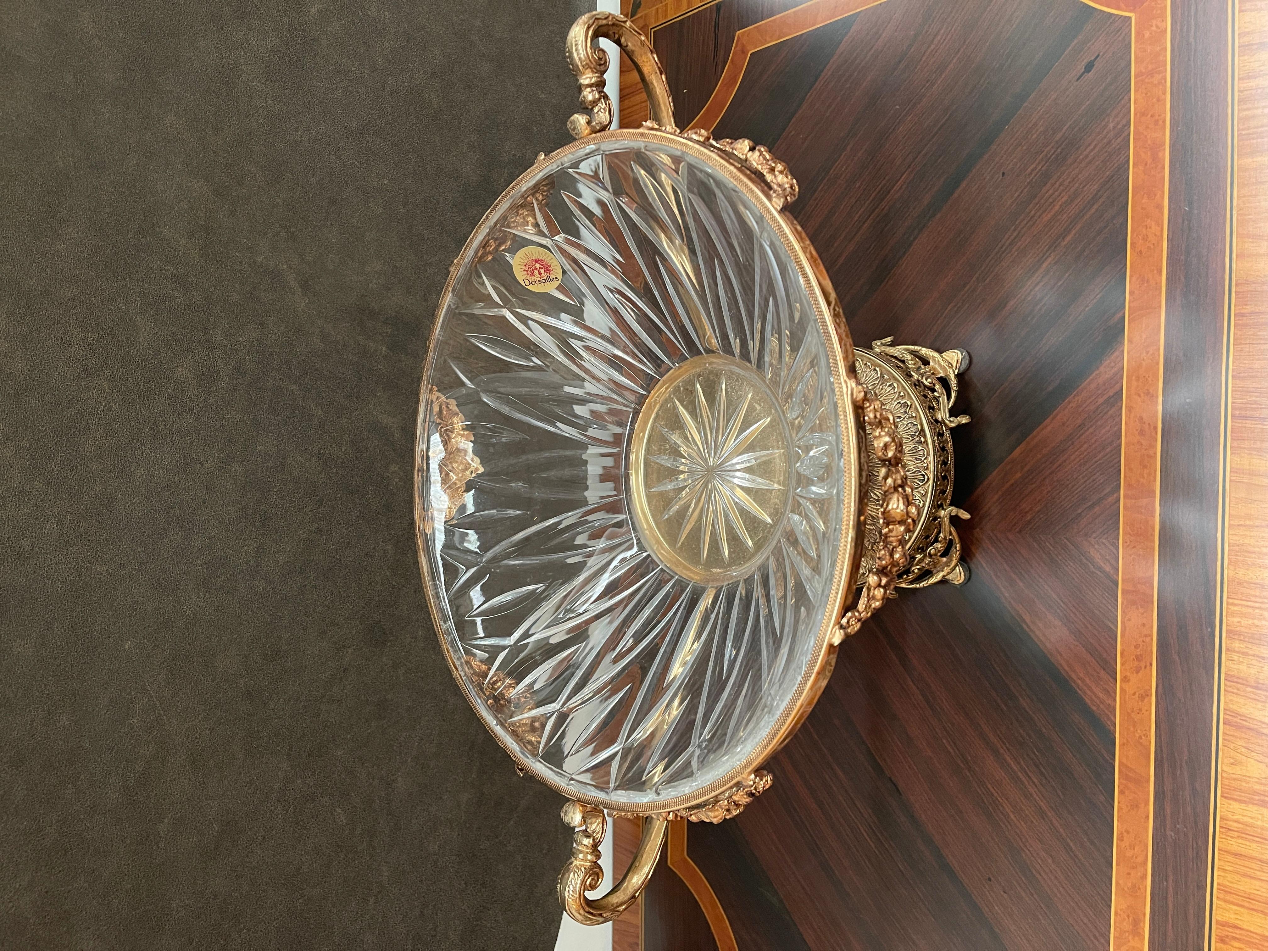 Centrotavola rinascimentale di versailles in bronzo e cristallo anni '70 im Angebot 9
