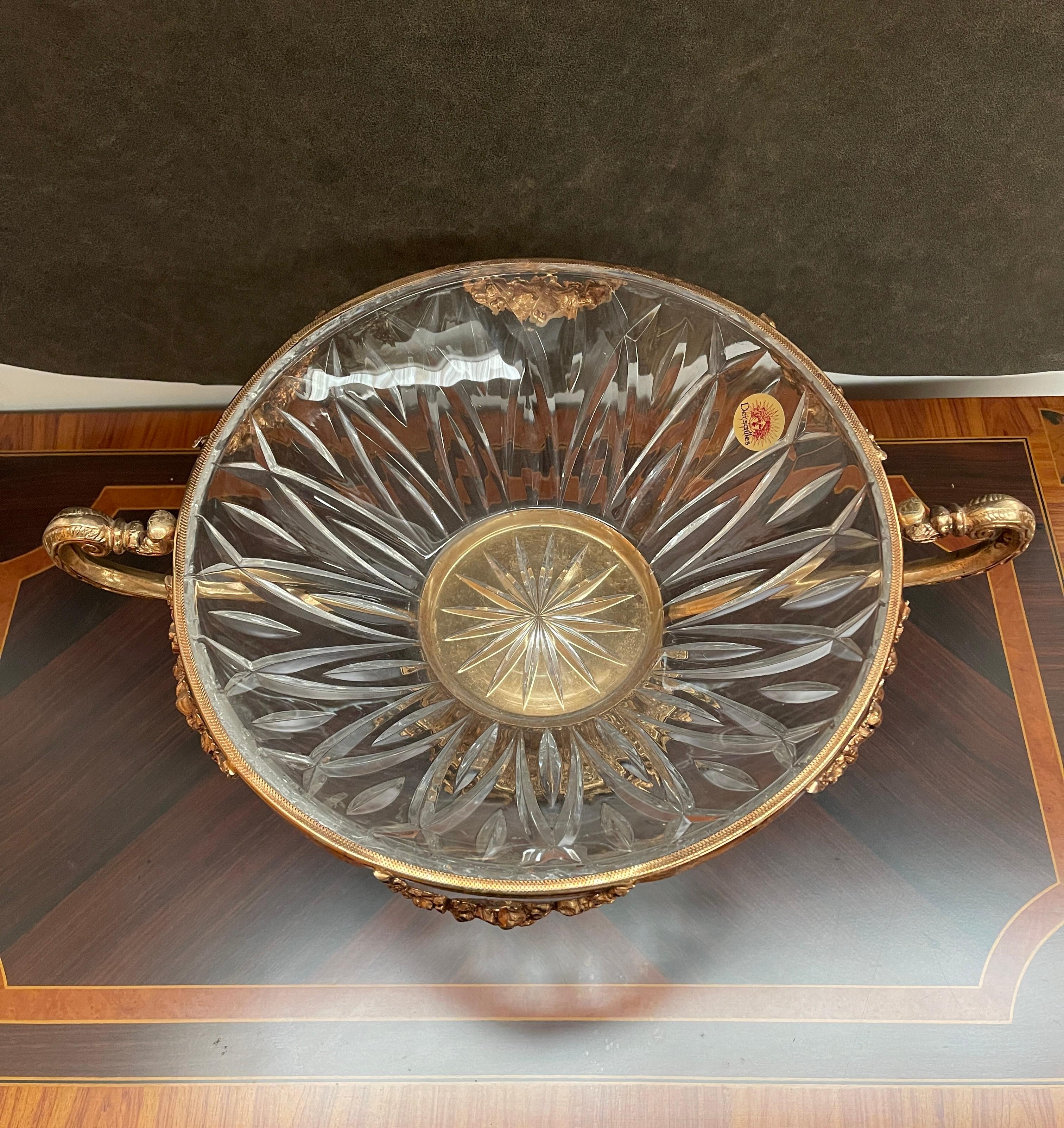 Centrotavola rinascimentale di versailles in bronzo e cristallo anni '70 im Angebot 10