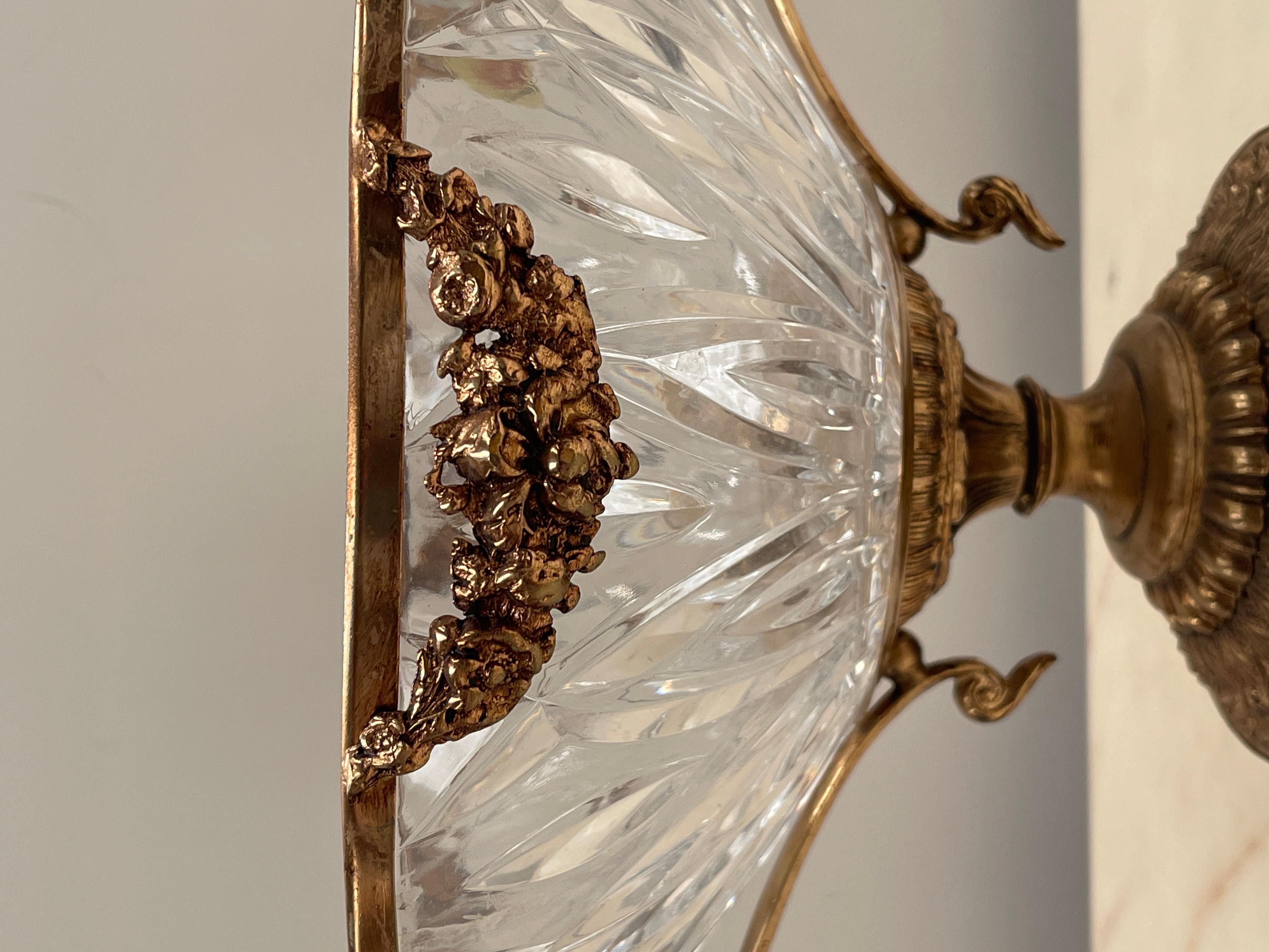 Centrotavola rinascimentale di versailles in bronzo e cristallo anni '70 im Zustand „Gut“ im Angebot in Cantù, IT