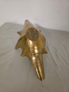 Centro de mesa escultórico de latón