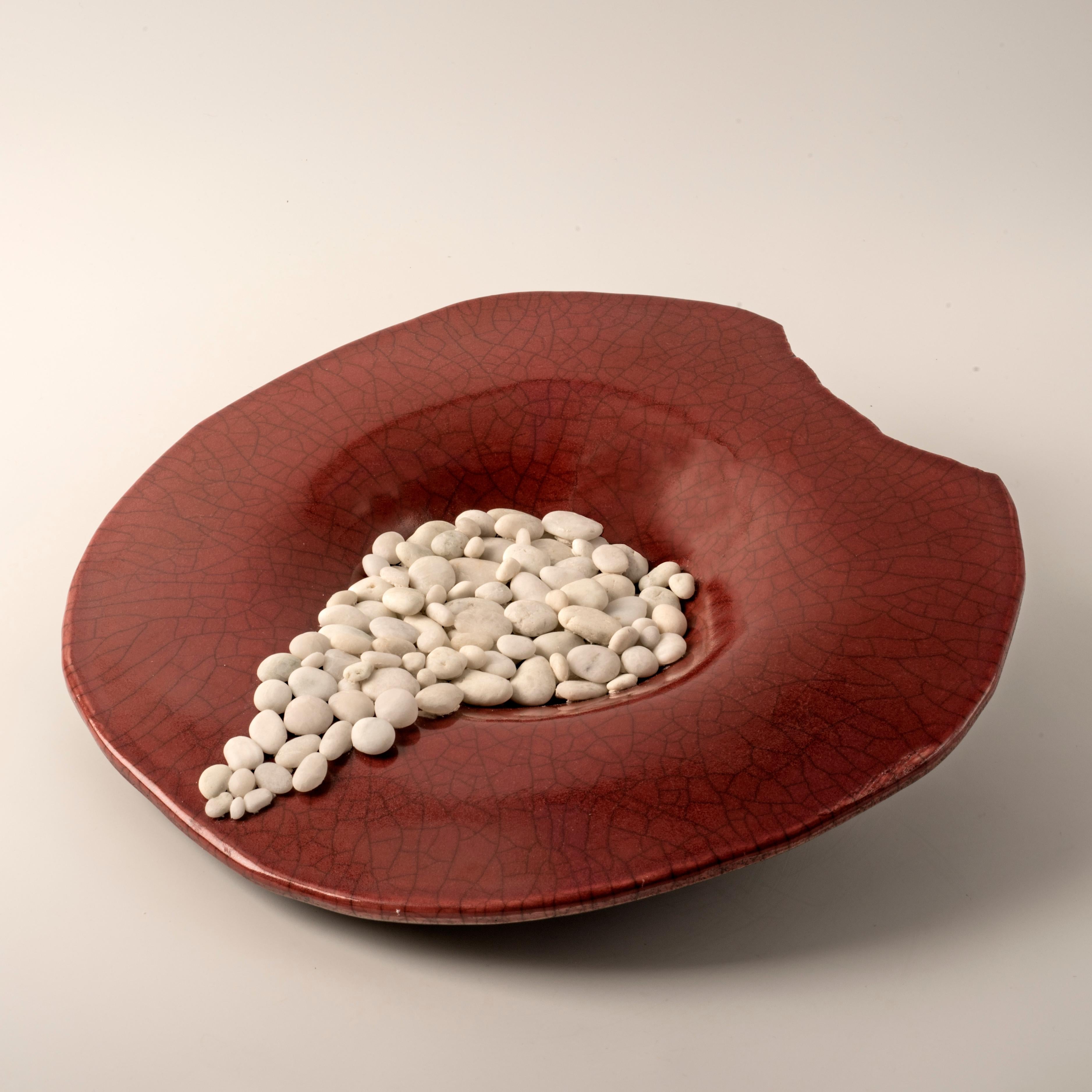 Discover the art of ceramics with the INCANTO AMARANTO Centerpiece/Sculpture, an exclusive piece created by hand by artist Nino Basso. 
Inspired by nature, this fine art object stands out for its originality and elegant design. 
Perfect as a
