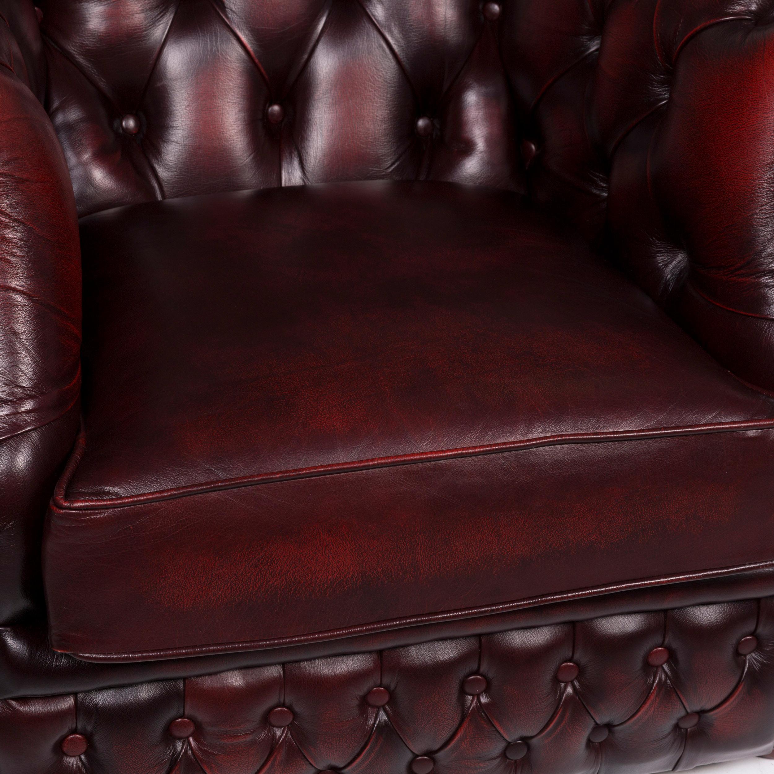 We bring to you a Centurion leather armchair red.
   
 

 Product measurements in centimeters:
 

 Depth 92
Width 105
Height 81
Seat-height 48
Rest-height 67
Seat-depth 55
Seat-width 48
Back-height 39.