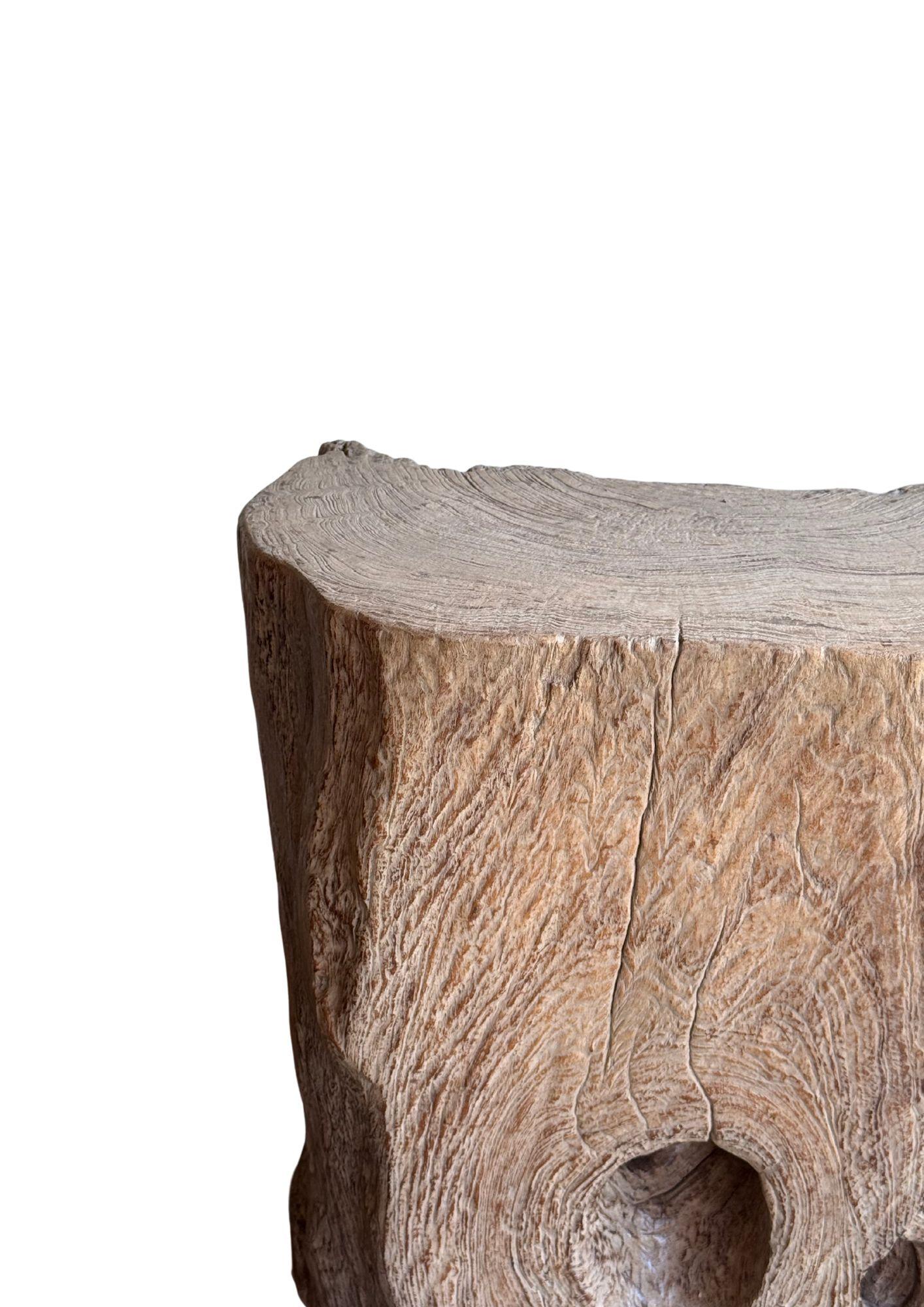 Jahrhundert-vergrabener Teakholz-Sockel aus dem Regenwald von Sumatra, modern organisch im Zustand „Gut“ im Angebot in Jimbaran, Bali