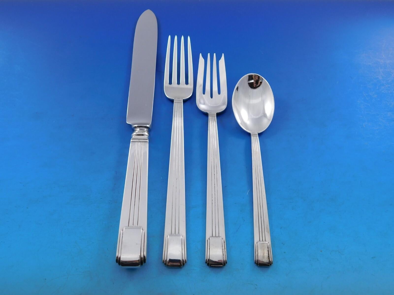 Century (circa 1937) di Tiffany:  Le linee pulite e semplici di Century e il suo motivo a 