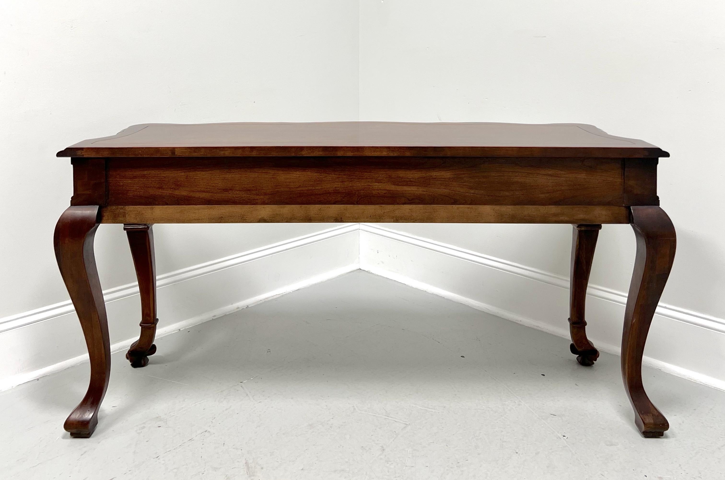 Table console serpentine italienne de la collection Cardella en cerisier du XXe siècle Bon état - En vente à Charlotte, NC