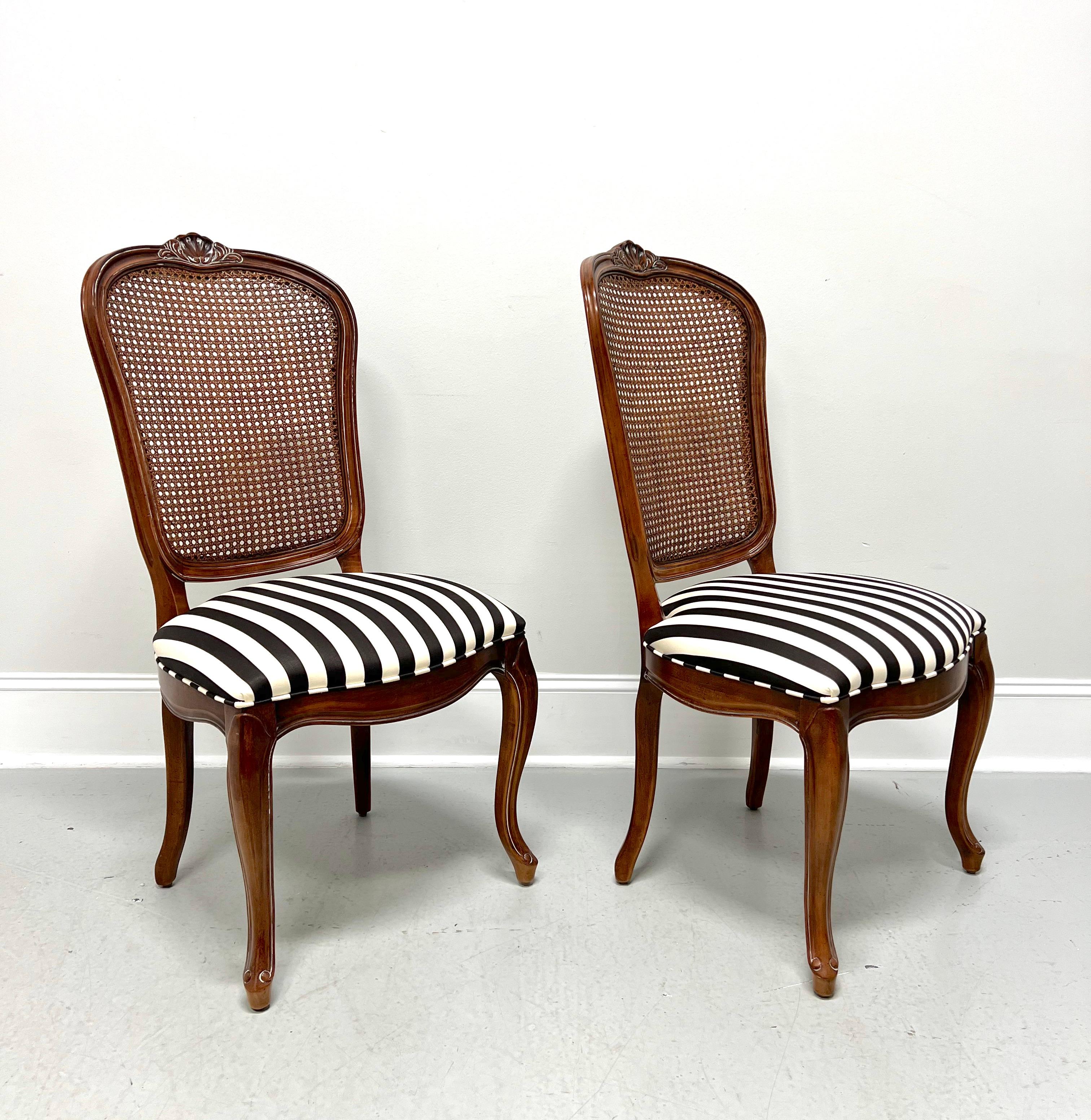 Provincial français CENTURY Chardeau Collection Cherry Caned French Dining Side Chairs - Pair A en vente