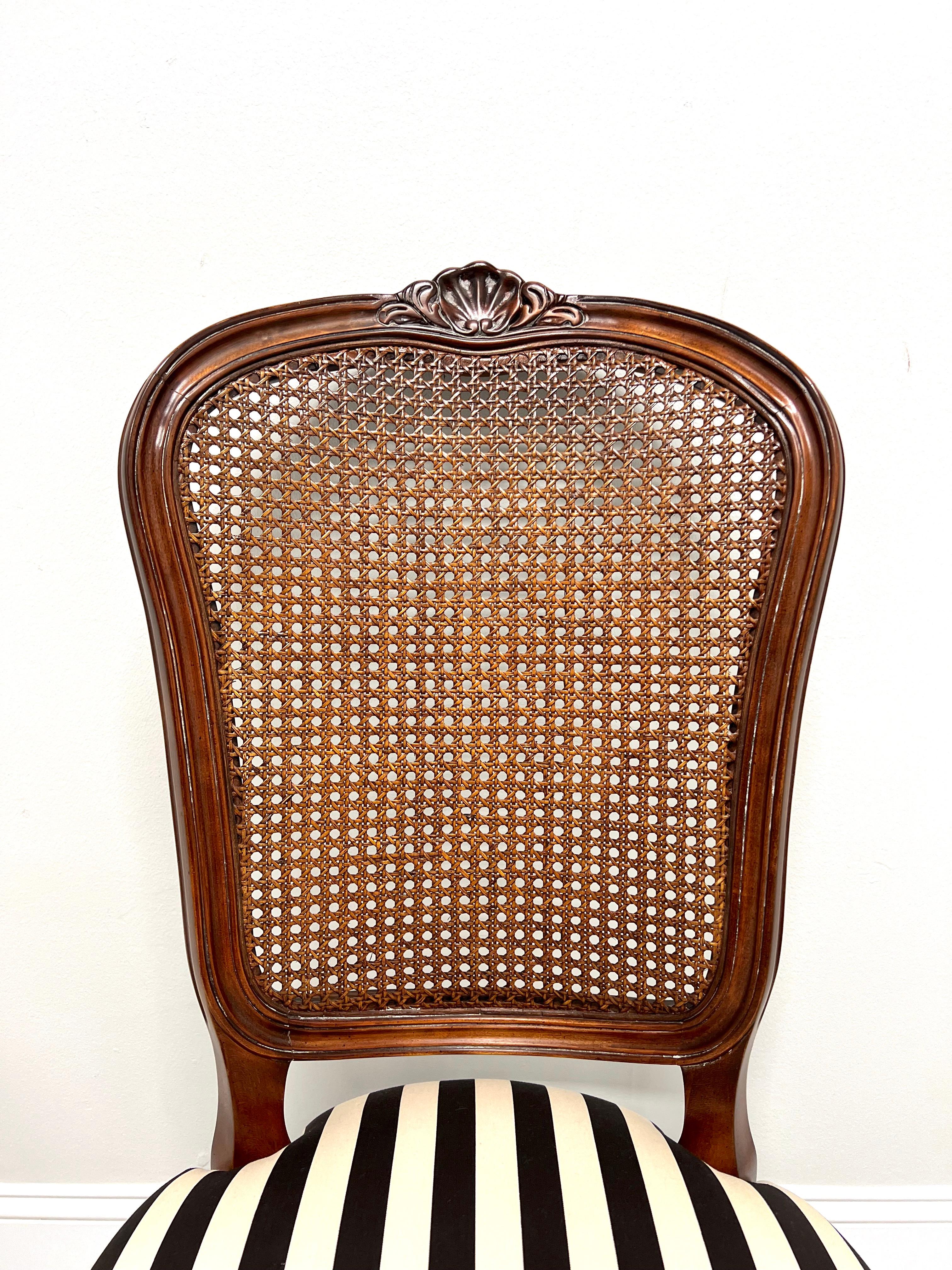 20ième siècle Paire B de chaises de salle à manger françaises cannées de cerisier de la collection Chardeau du XXe siècle en vente