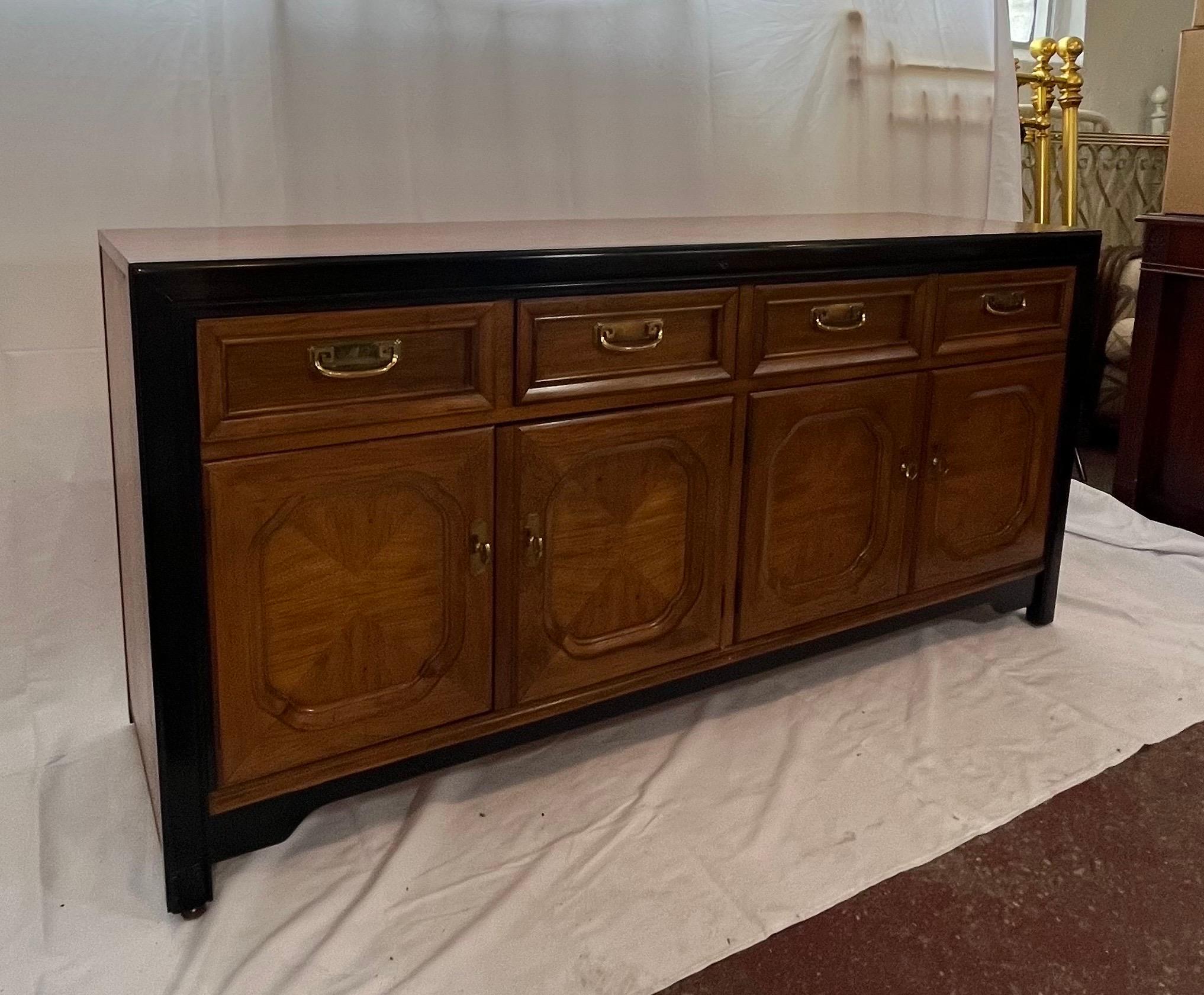 Ottone Buffet Century Chin Hua di Raymond Sobota, circa 1980 in vendita