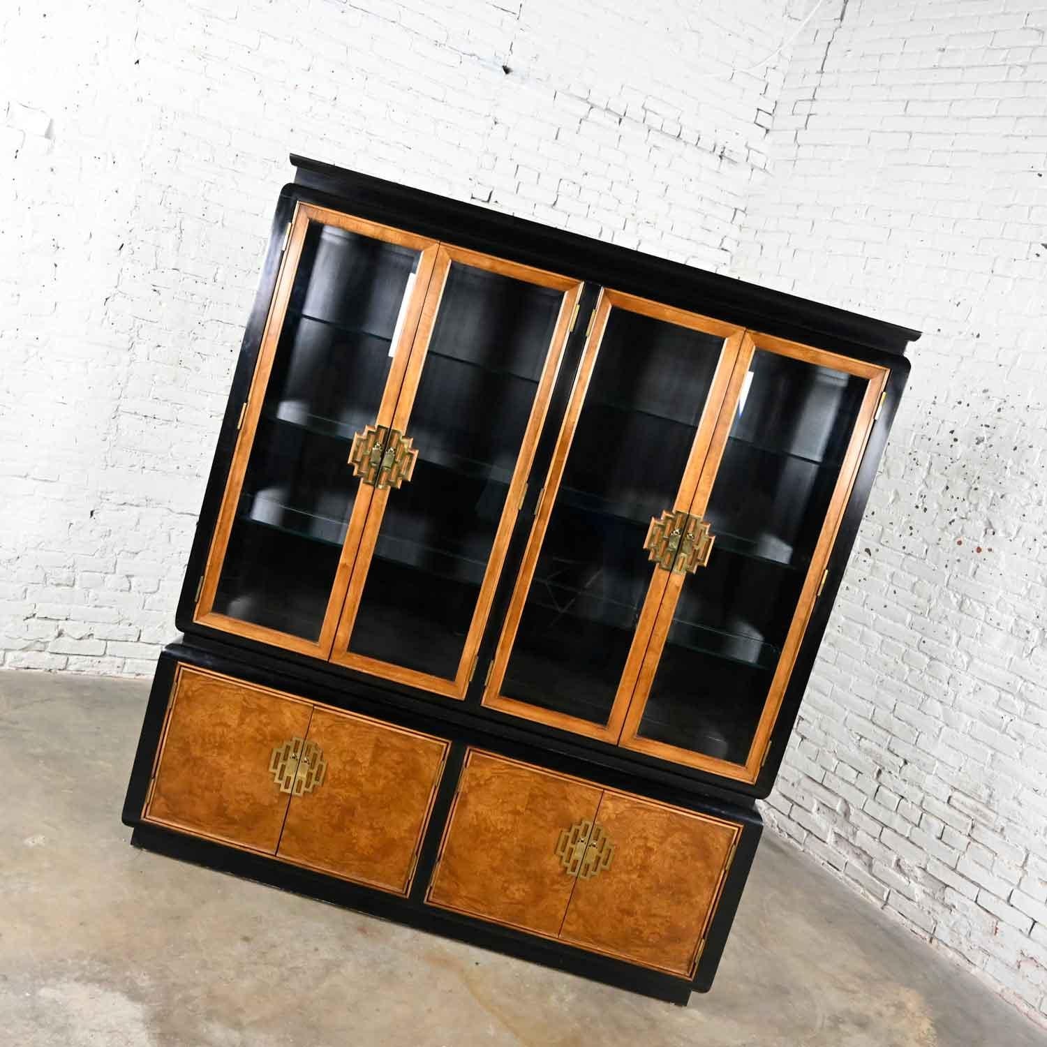 Century Chinoiserie Chin Hua Dbl Display China Cabinet Bookcase Raymond Sobota  In Good Condition In Topeka, KS