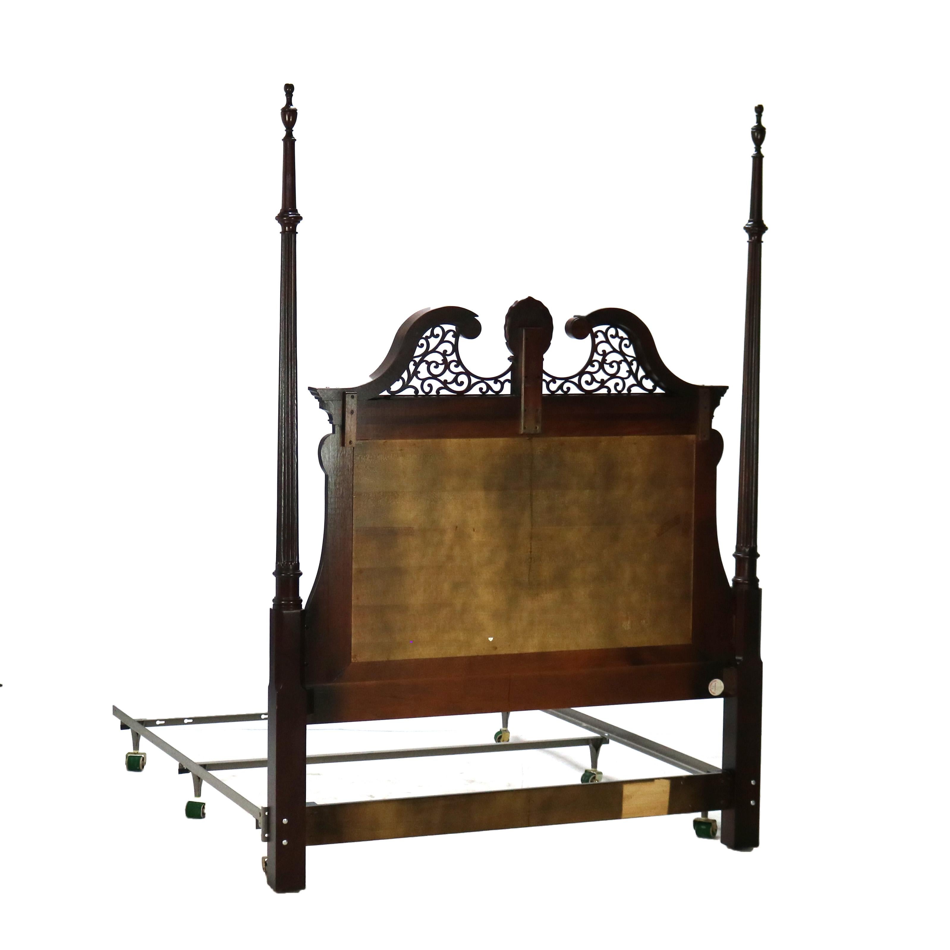 Testiera per letto da regina in mogano stile Chippendale del 20° secolo in vendita 5