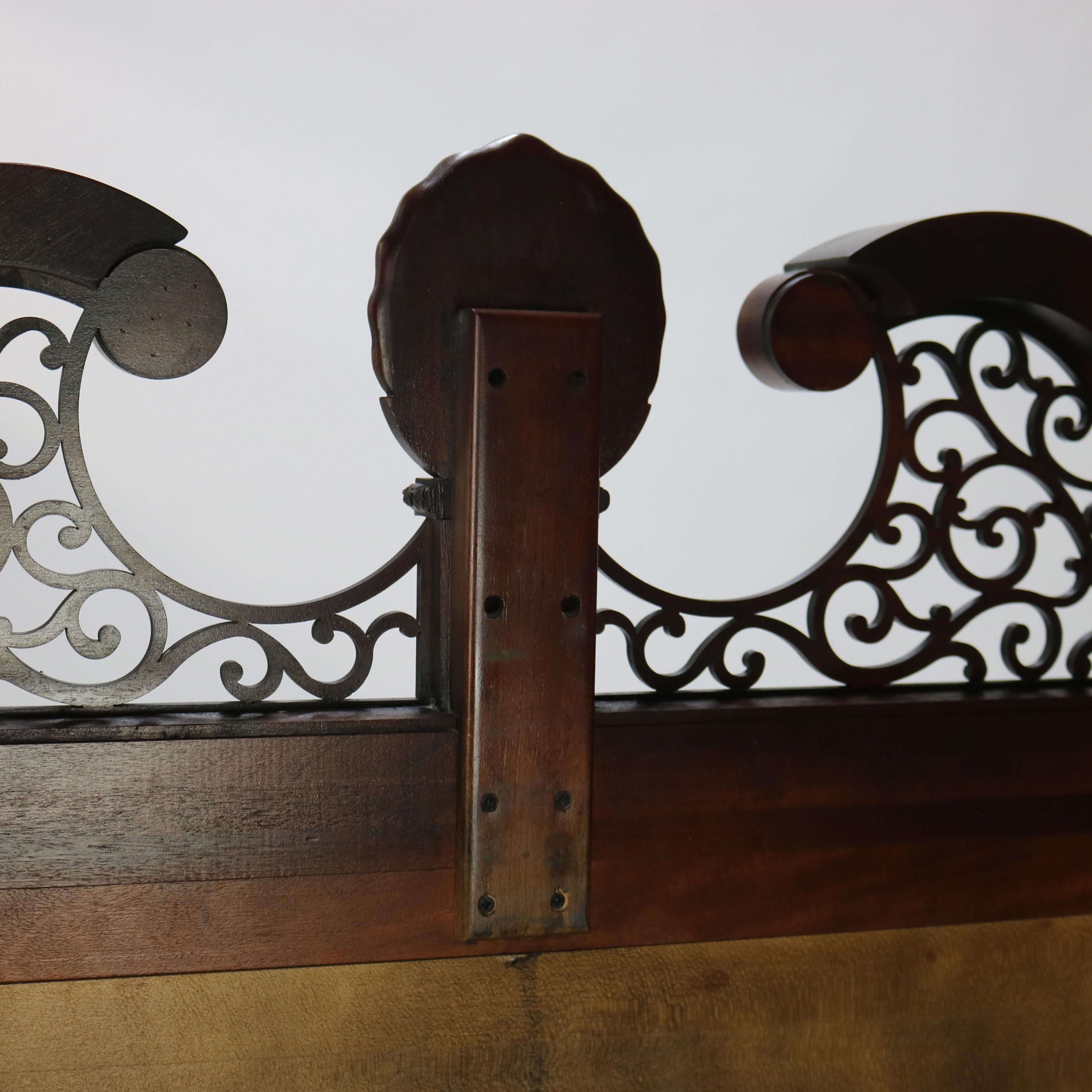 Testiera per letto da regina in mogano stile Chippendale del 20° secolo in vendita 8