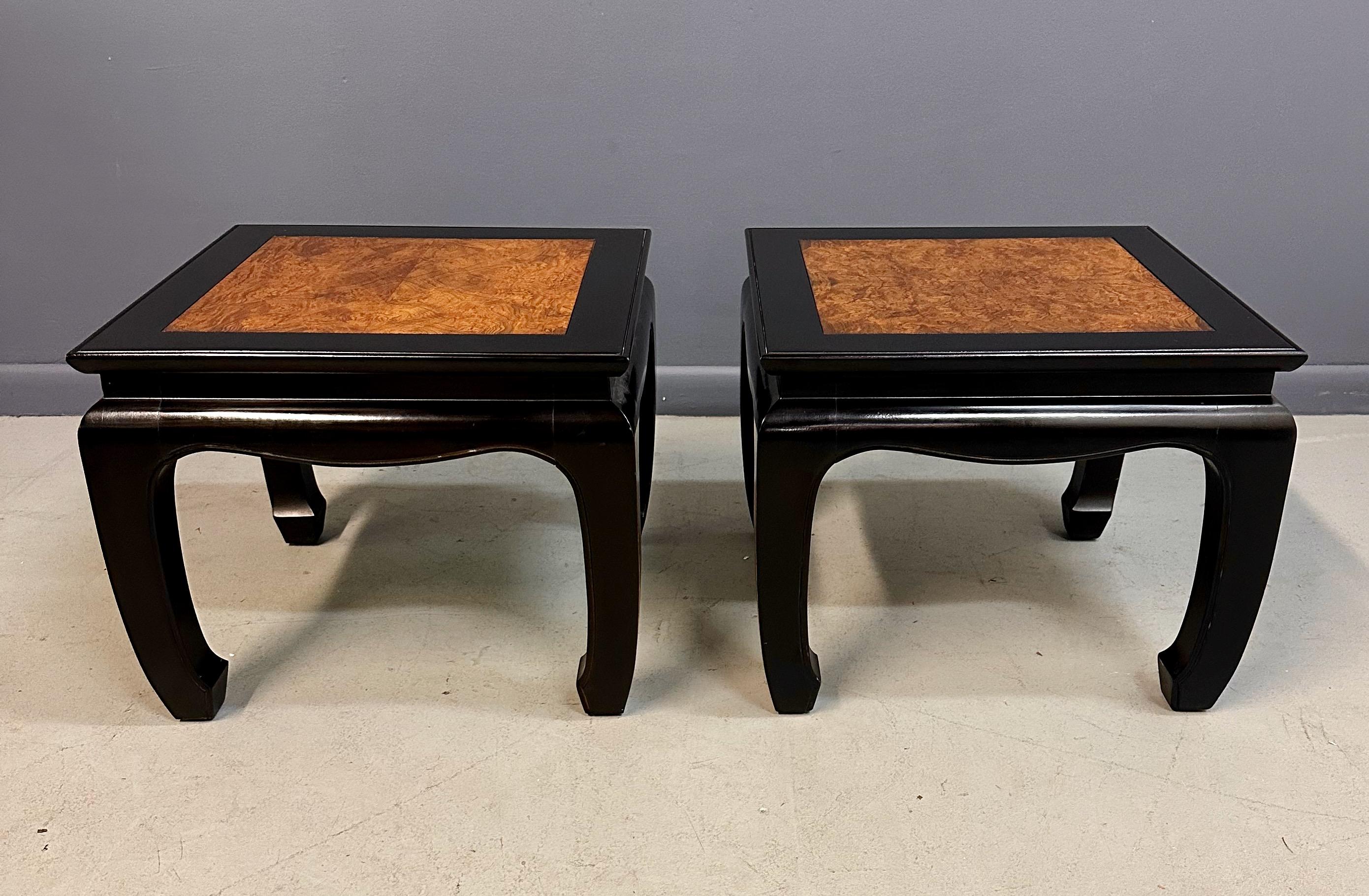 Pareja de Mesas Pagoda Ebonizadas del Siglo XIX con Tapa de Maderas Colección Chin Hua Chinoiserie en venta
