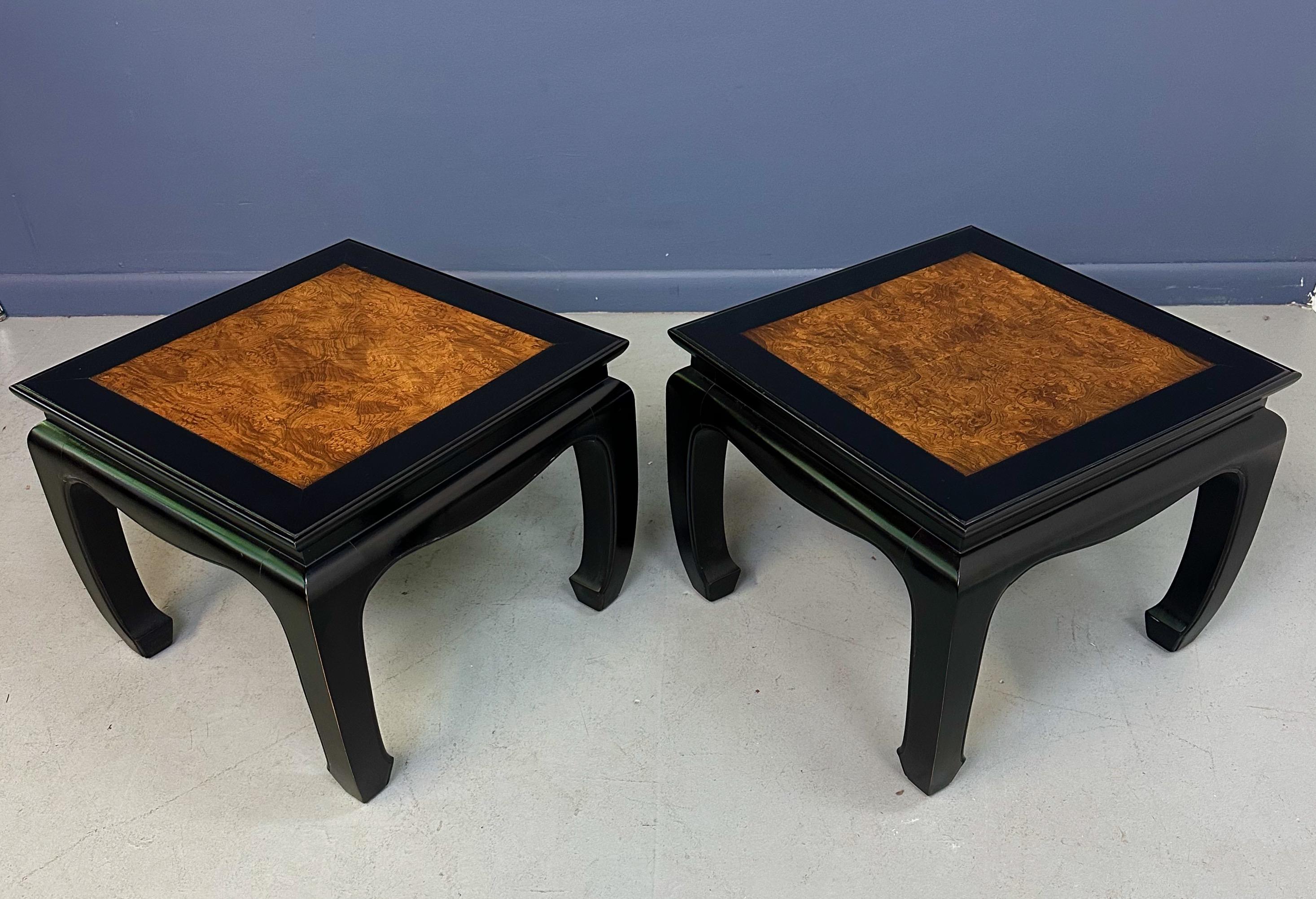 Pareja de Mesas Pagoda Ebonizadas del Siglo XIX con Tapa de Maderas Colección Chin Hua Norteamericano en venta