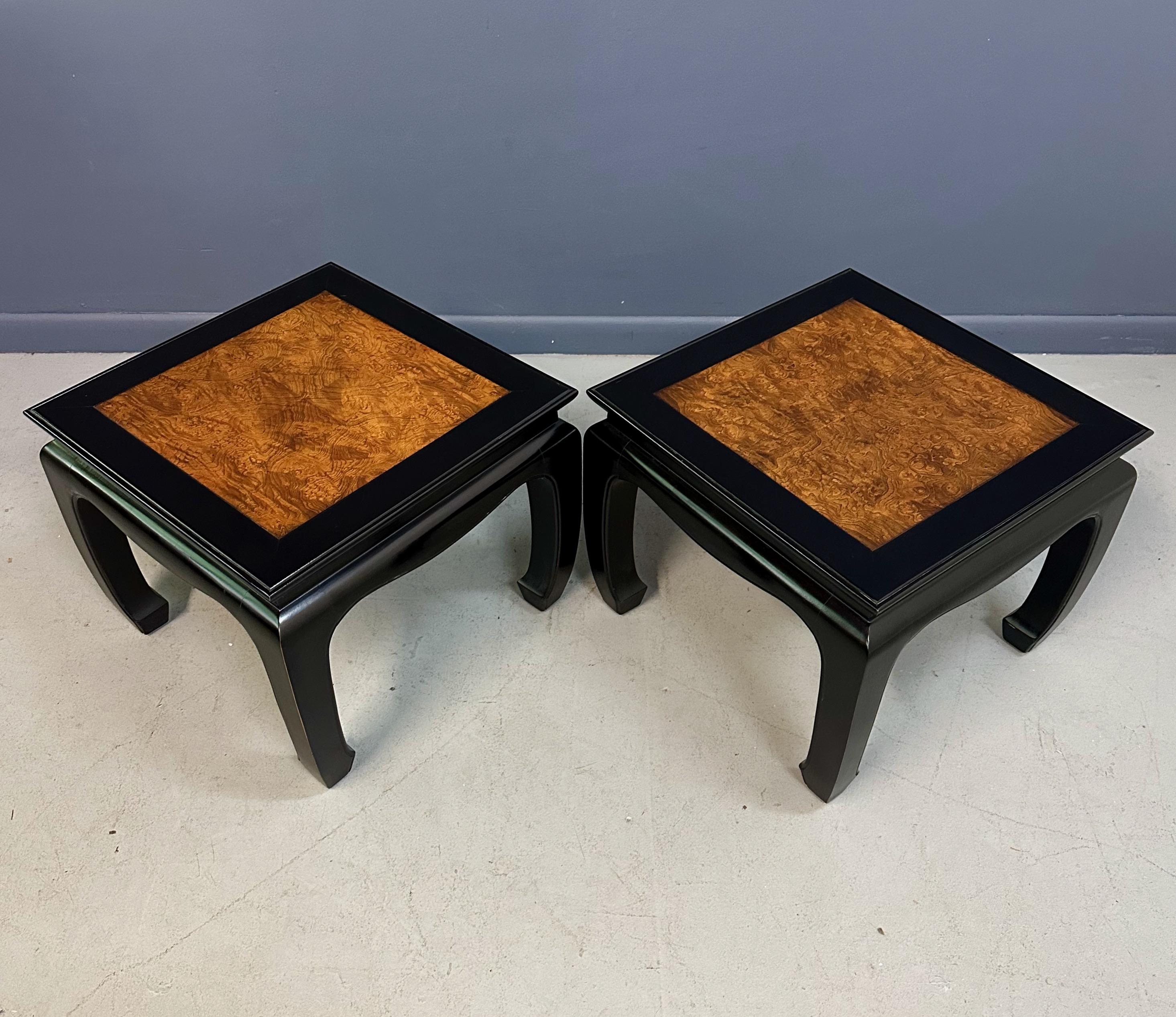 Pareja de Mesas Pagoda Ebonizadas del Siglo XIX con Tapa de Maderas Colección Chin Hua siglo XX en venta