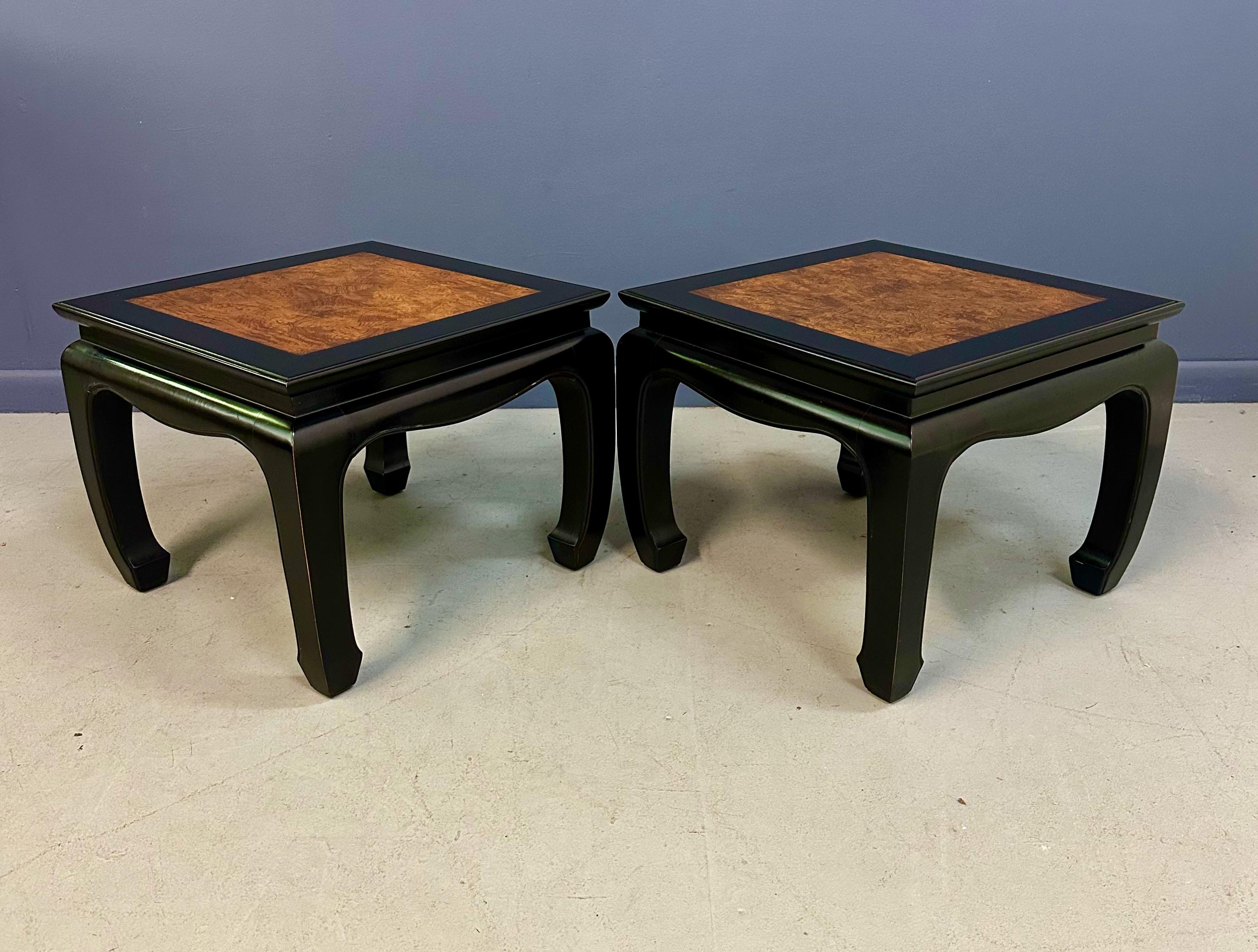 Pareja de Mesas Pagoda Ebonizadas del Siglo XIX con Tapa de Maderas Colección Chin Hua Madera de burl en venta
