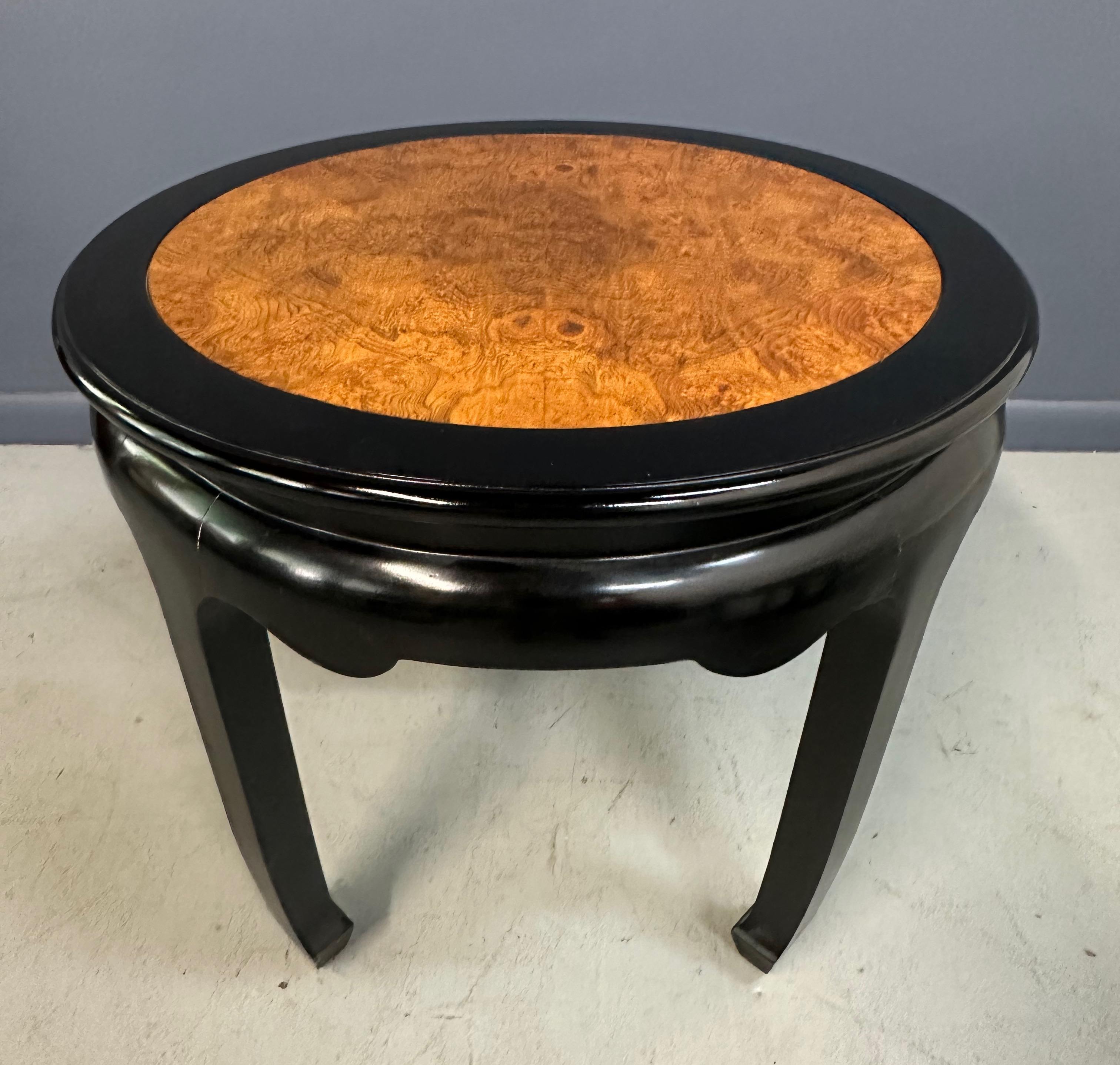 Pareja de Mesas Auxiliares Pagoda Ebonizadas del Siglo XIX con Tablero de Maderas Colección Chin Hua en Bueno estado para la venta en Philadelphia, PA