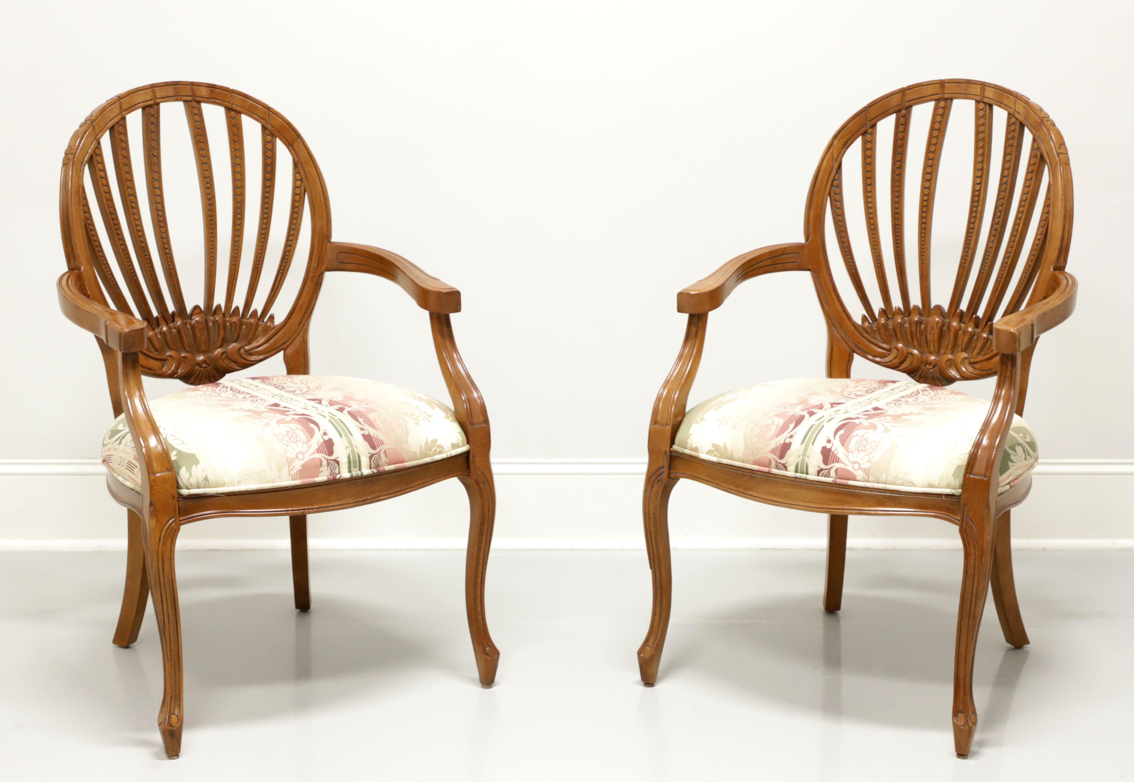 Paire de fauteuils de salle à manger de style campagnard français à dossier ovale du XXe siècle en vente 3