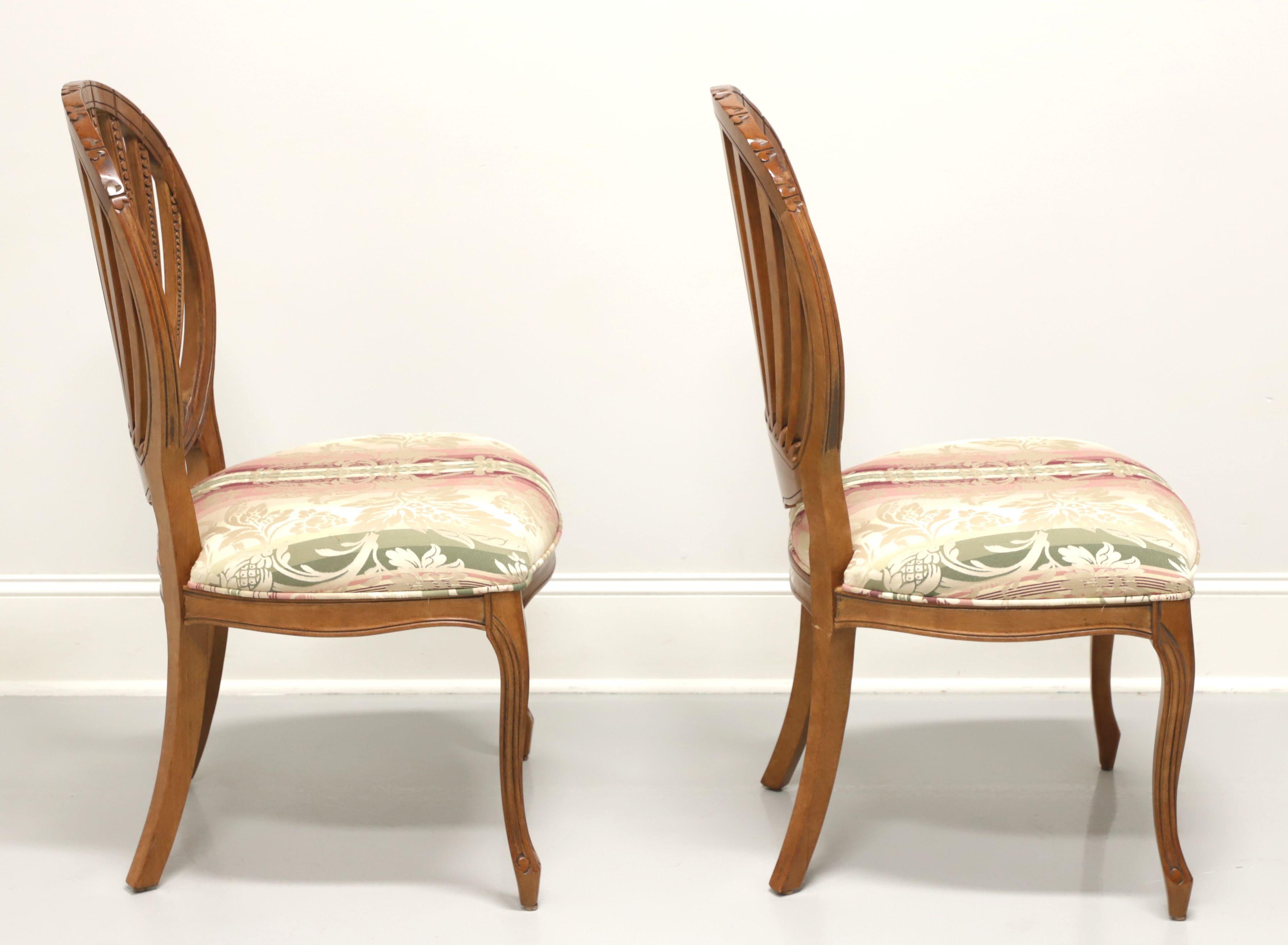CENTURY French Country Oval Back Dining Side Chairs - Paar A (amerikanisch) im Angebot