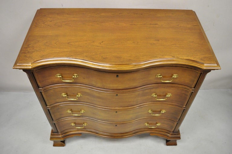 Century Furn, American Life Collection Henry Ford Museum Cherry 4 Drawer Chest In Good Condition For Sale In Philadelphia, PA