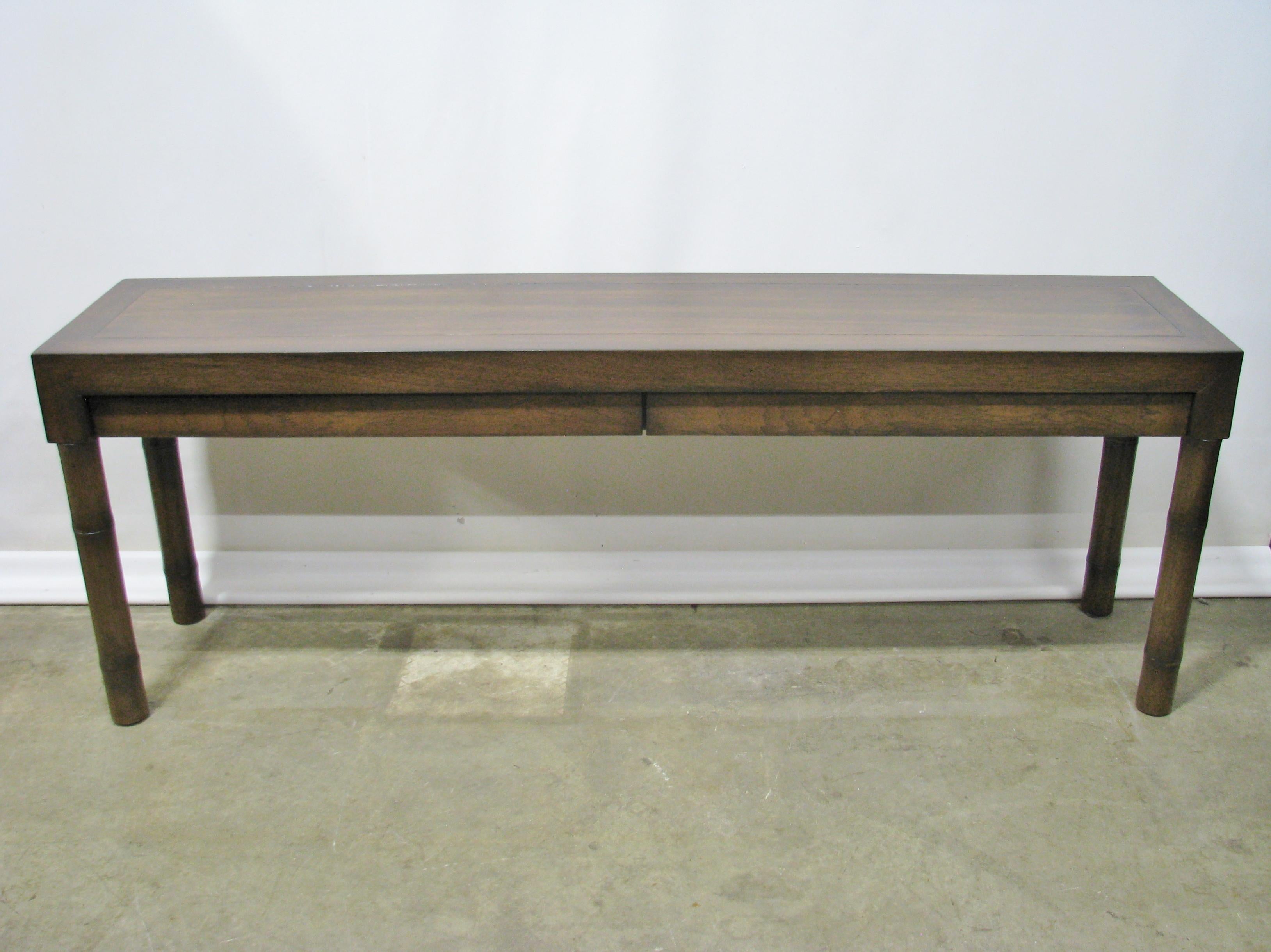Striking and stylish Century Furniture 1970s console/sofa table. A long rectangular top with a wide, 2.75