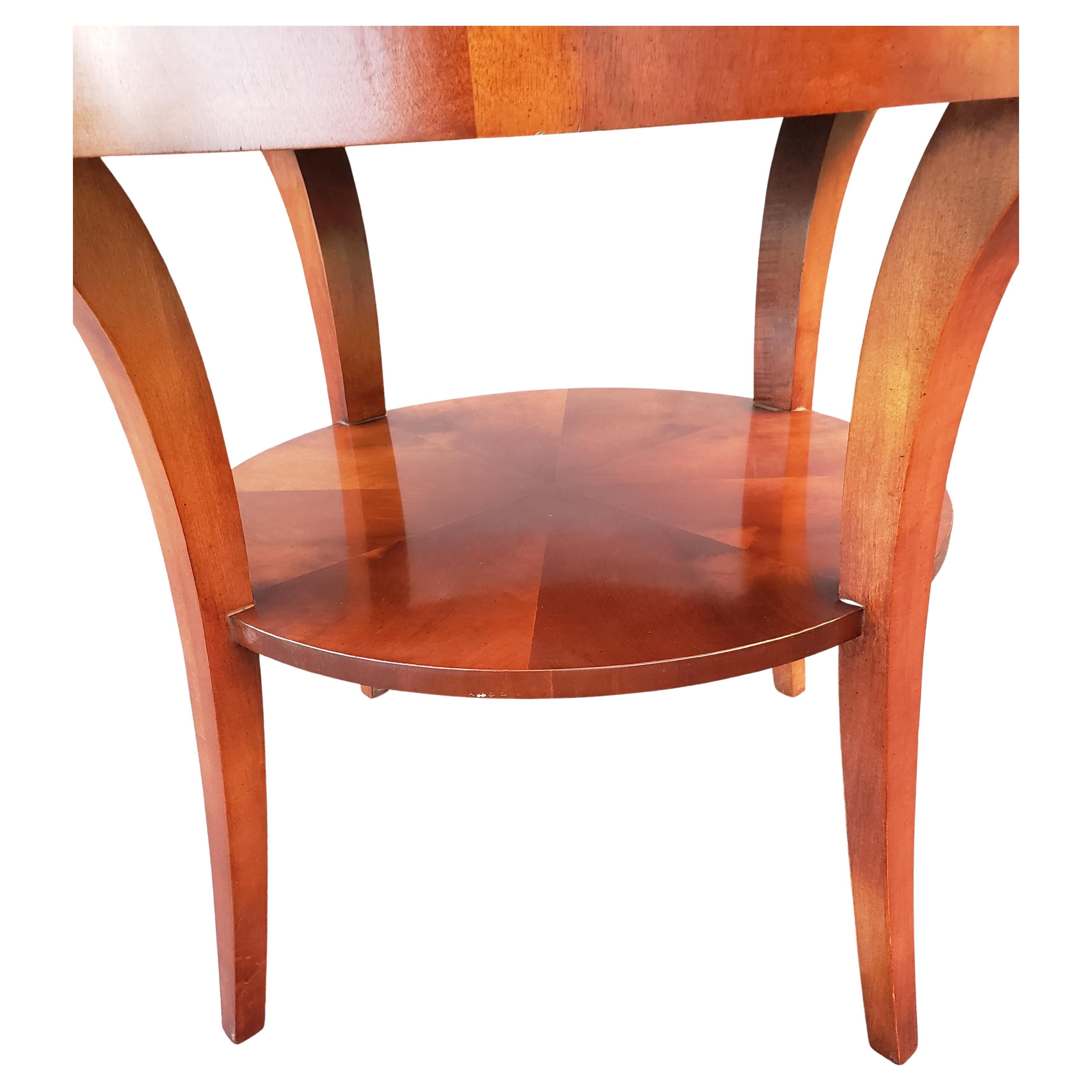 20ième siècle Table basse de style Régence française à 2 étages, meuble de style Century Furniture en vente